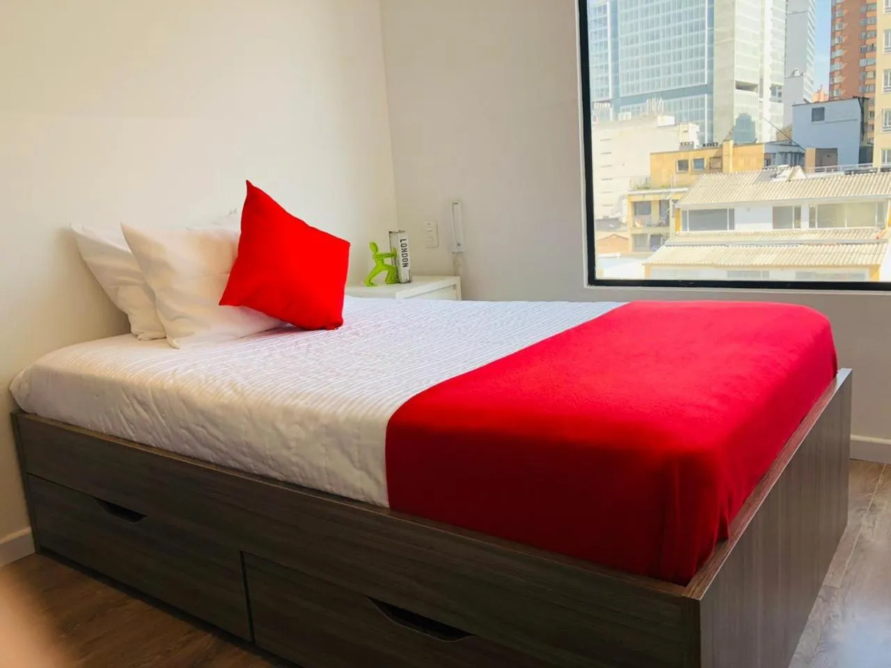 Photo of the whole room in Esstudia 17-4