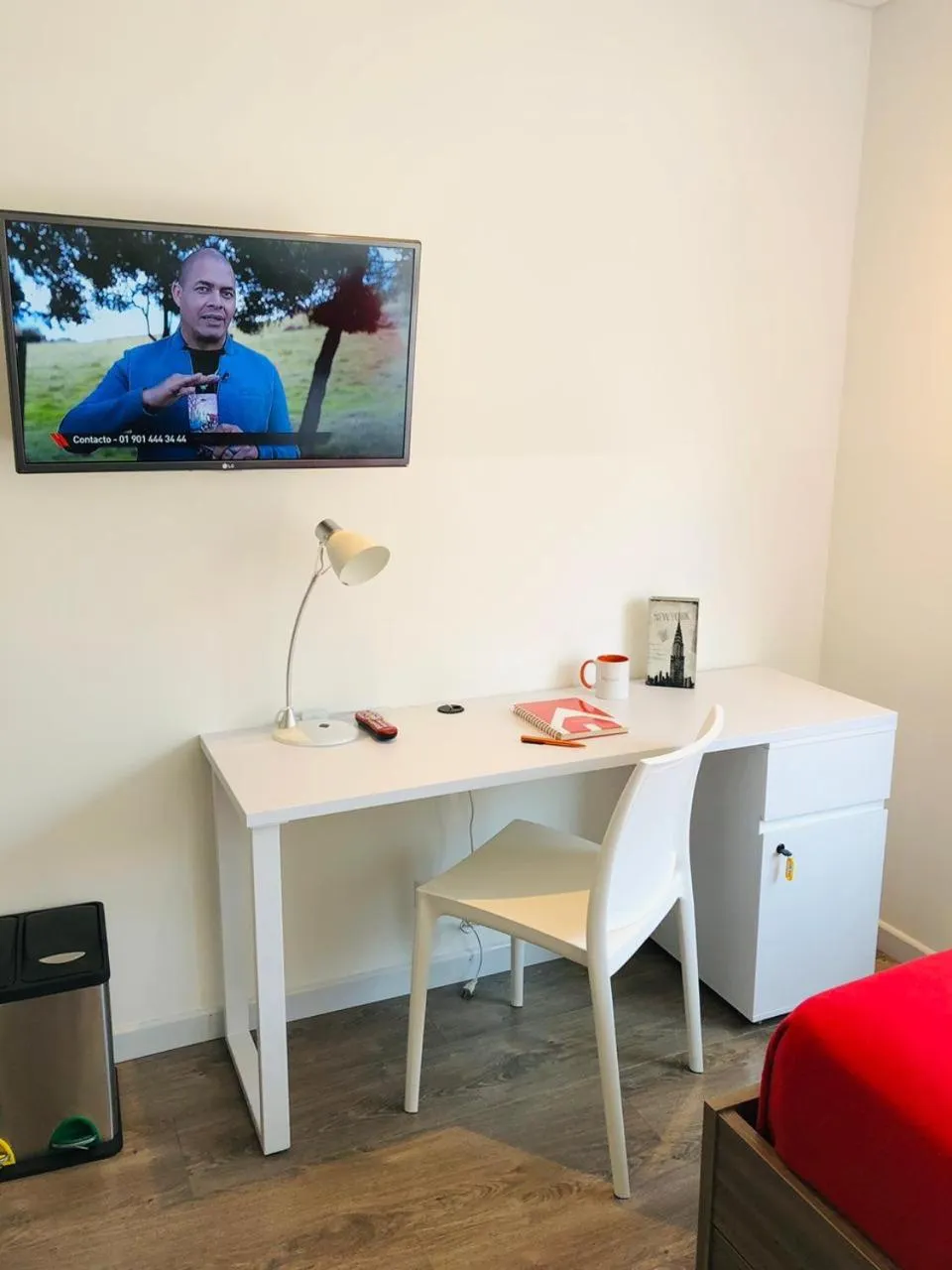 Photo of the whole room in Esstudia 17-4