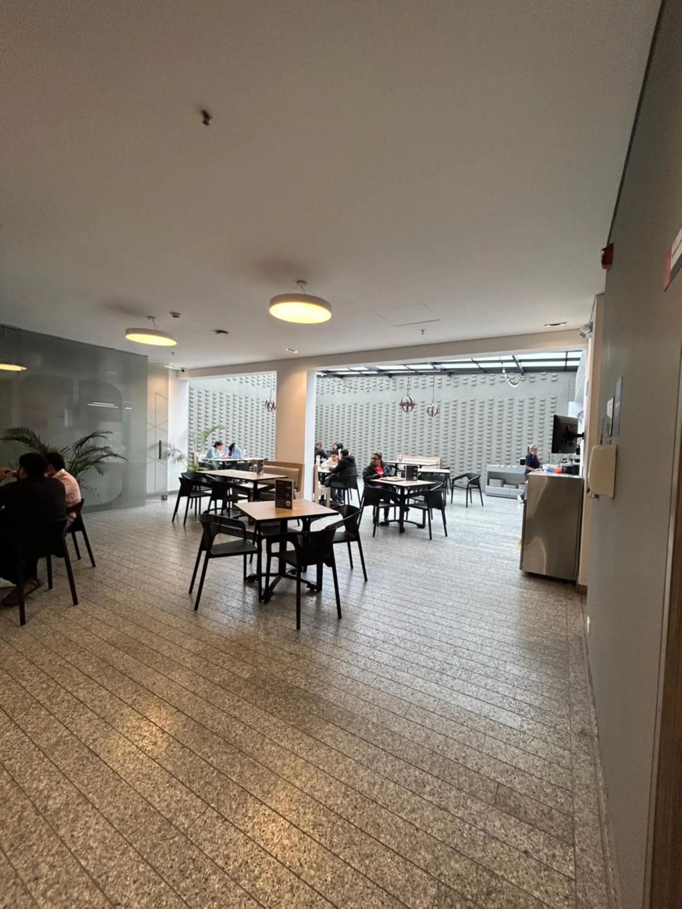 Restaurant/places to eat in Esstudia 17-4