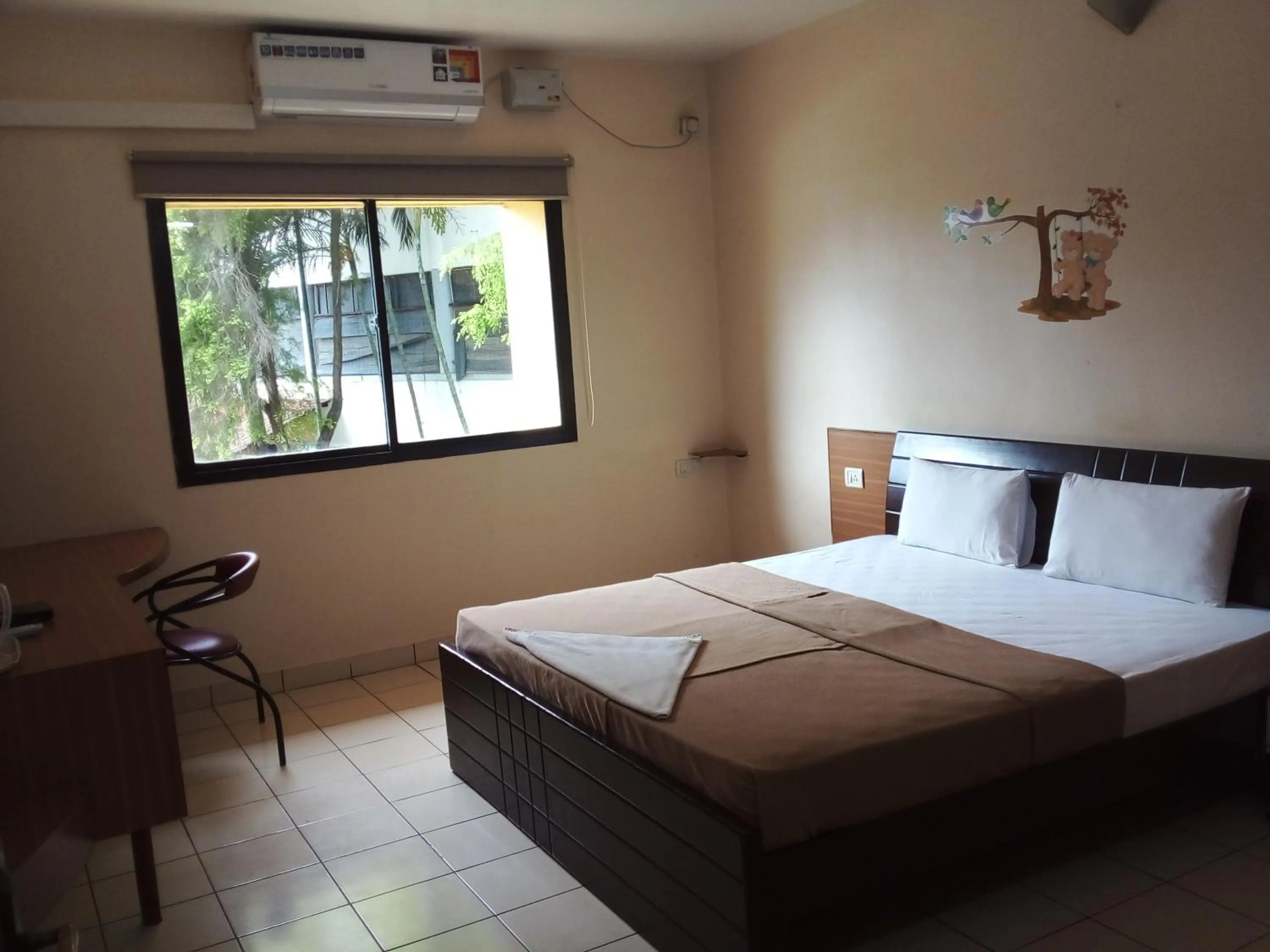 Bed in Shanthiniketan - Online Suites