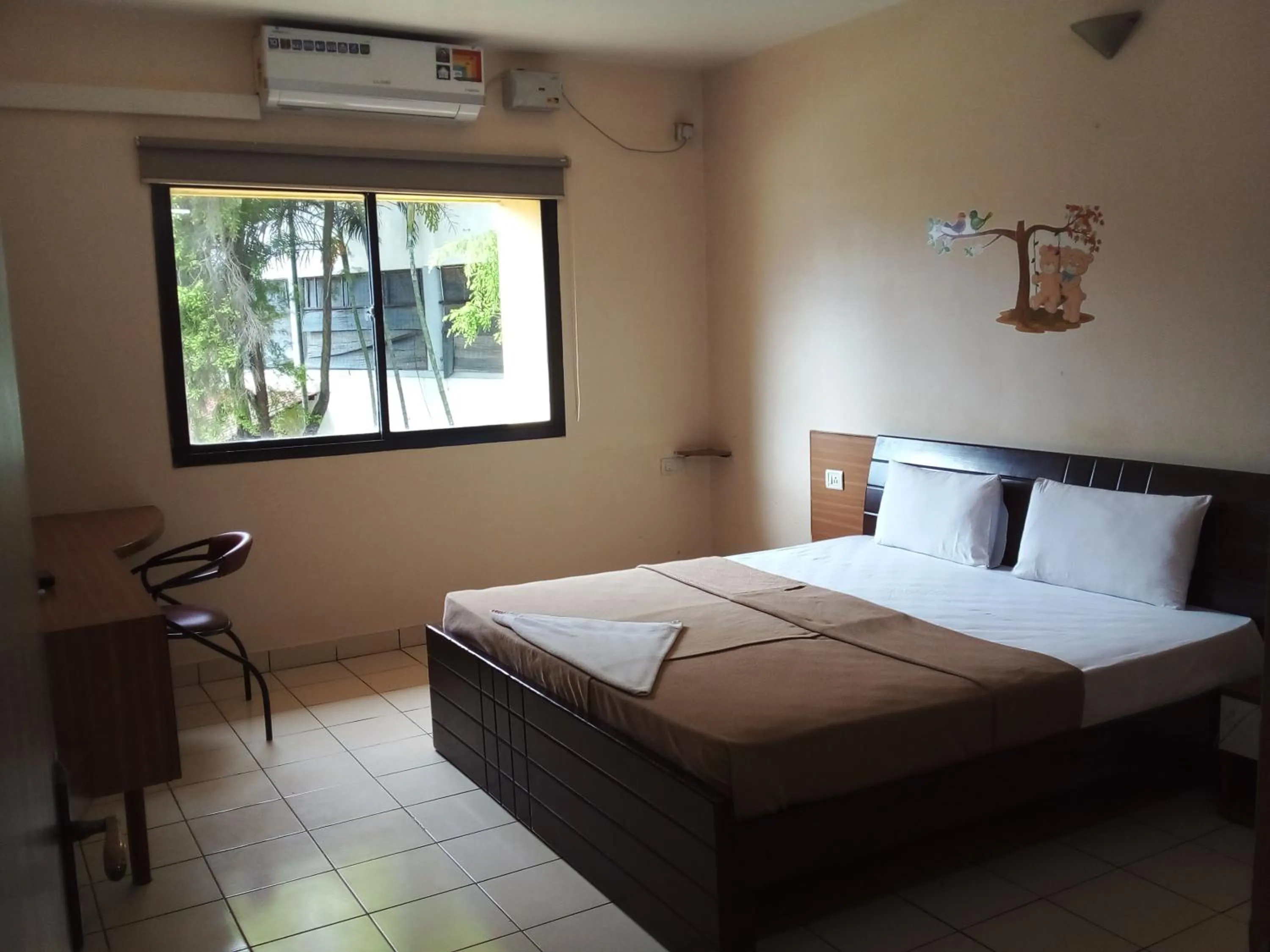 Bed in Shanthiniketan - Online Suites