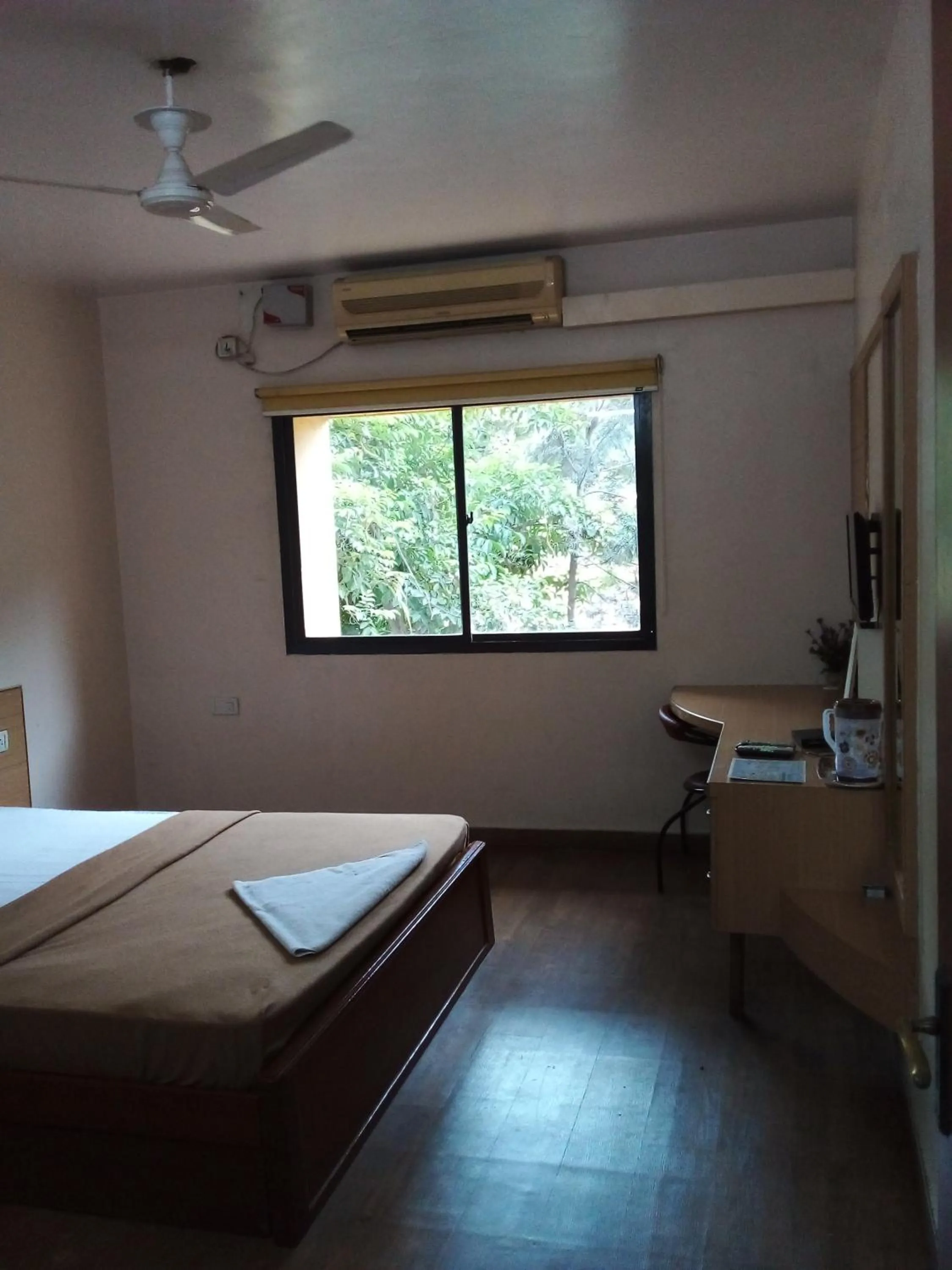 Bed in Shanthiniketan - Online Suites