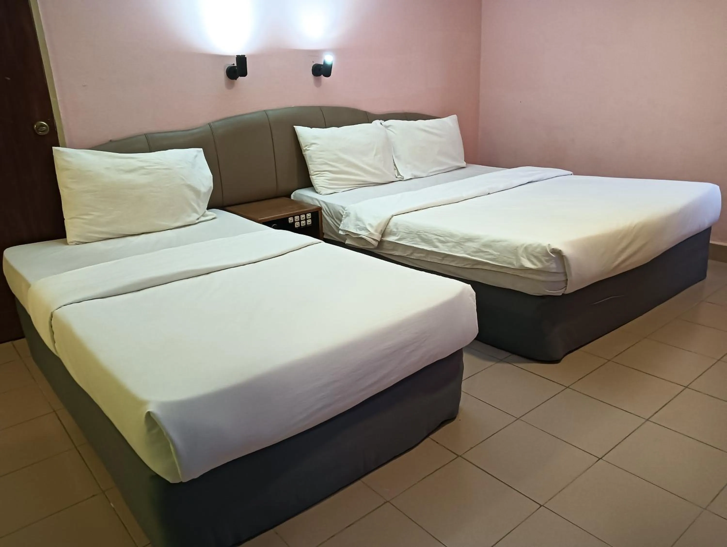 Bedroom, Bed in Hotel O Wawasan Inn