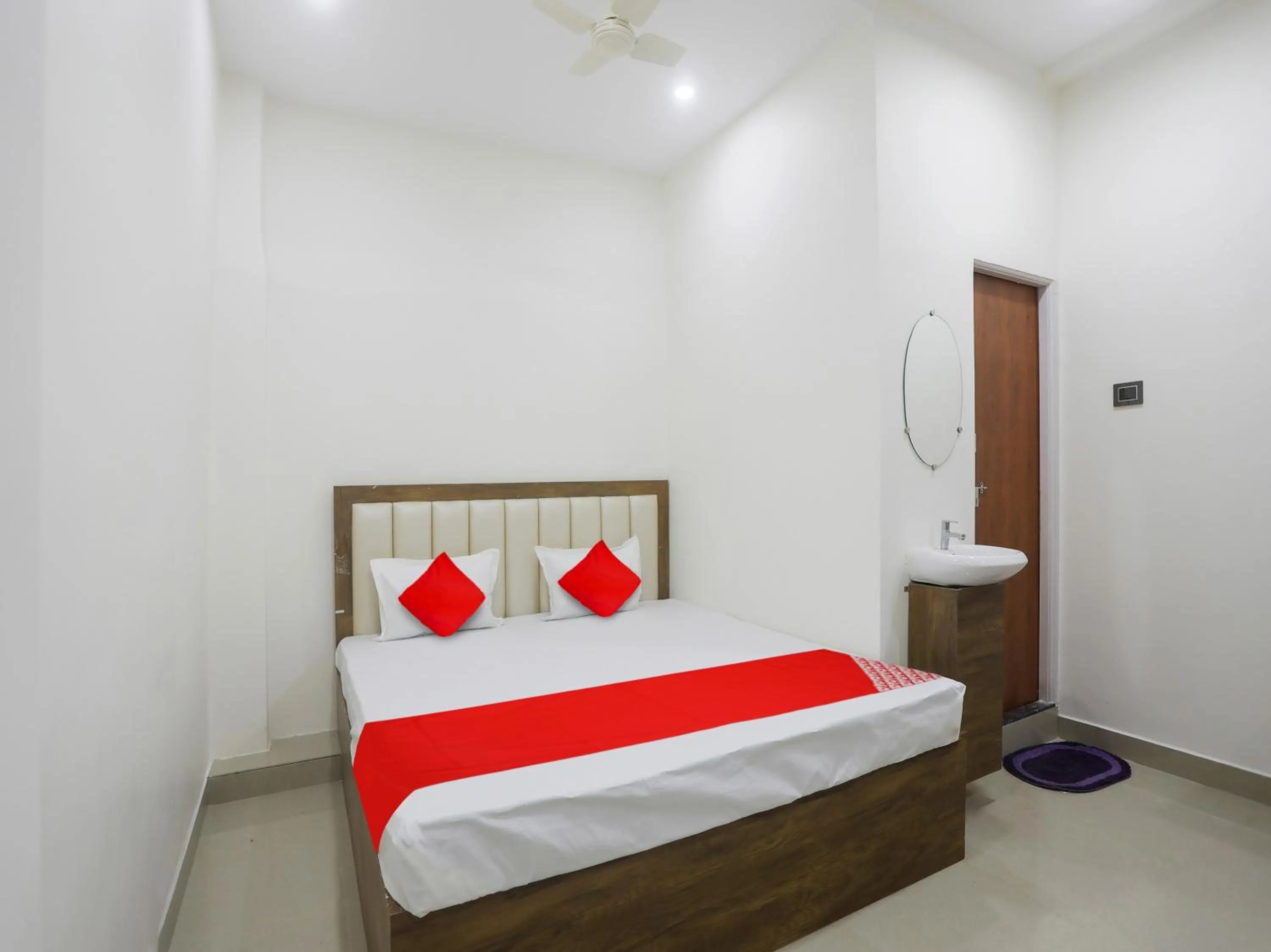 Lobby or reception, Bed in Hotel O by OYO RAHUL SERVICE APPARTMENT 2