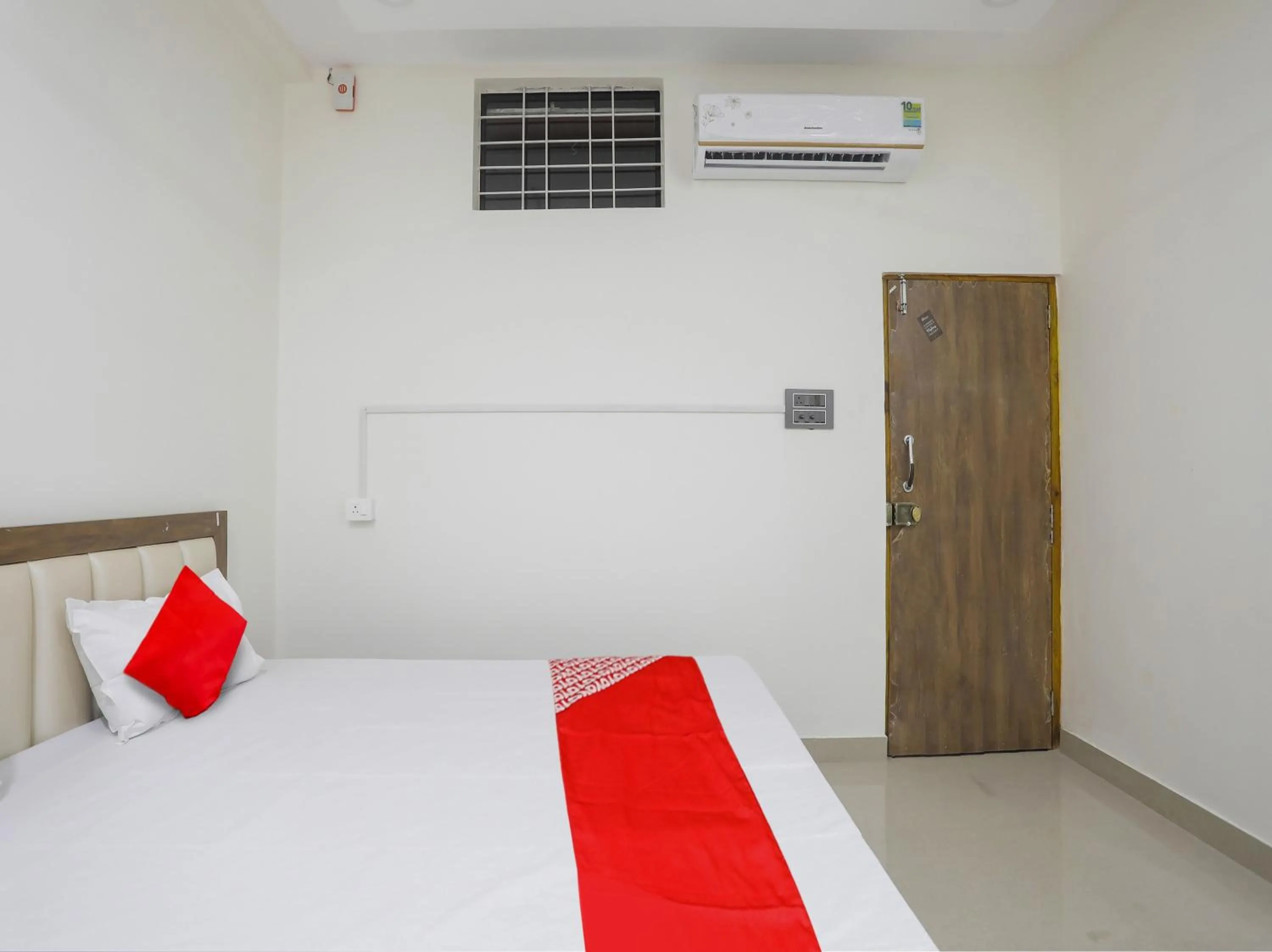 Bedroom, Bed in Hotel O by OYO RAHUL SERVICE APPARTMENT 2