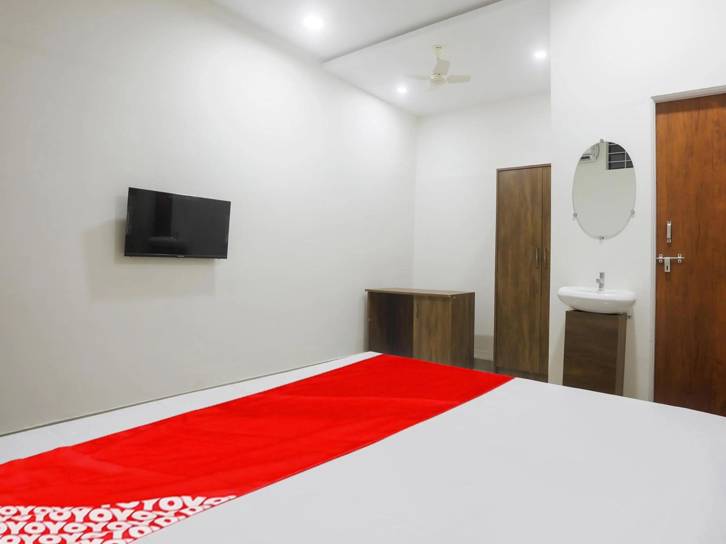 Bedroom, Bed in Hotel O by OYO RAHUL SERVICE APPARTMENT 2