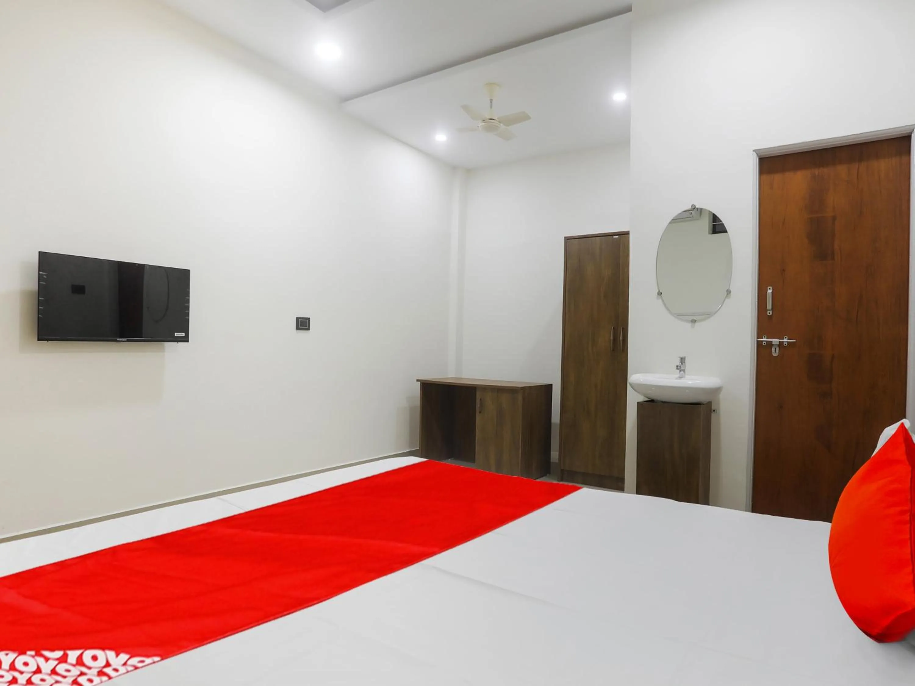 Bedroom, Bed in Hotel O by OYO RAHUL SERVICE APPARTMENT 2