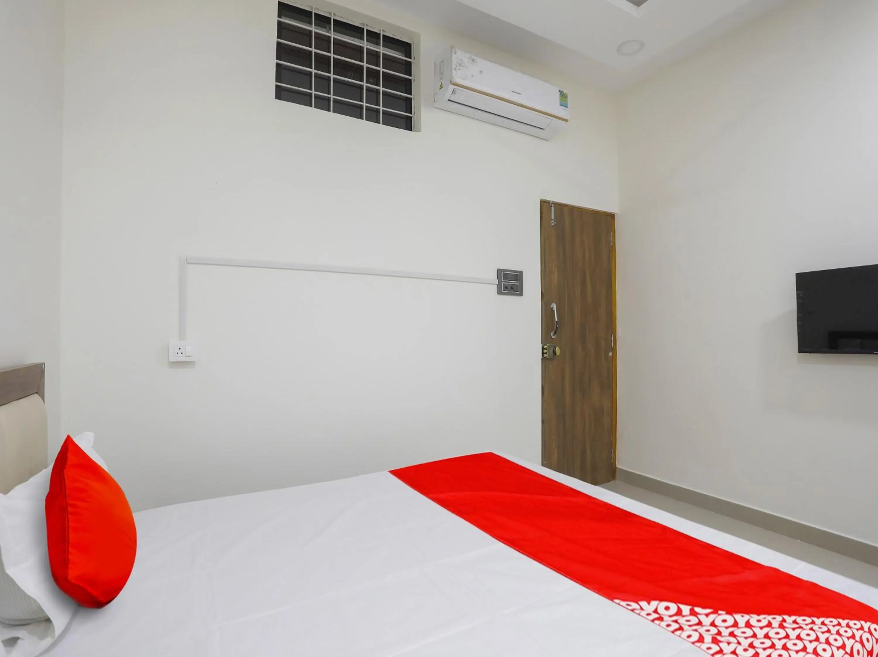 Bedroom, Bed in Hotel O by OYO RAHUL SERVICE APPARTMENT 2