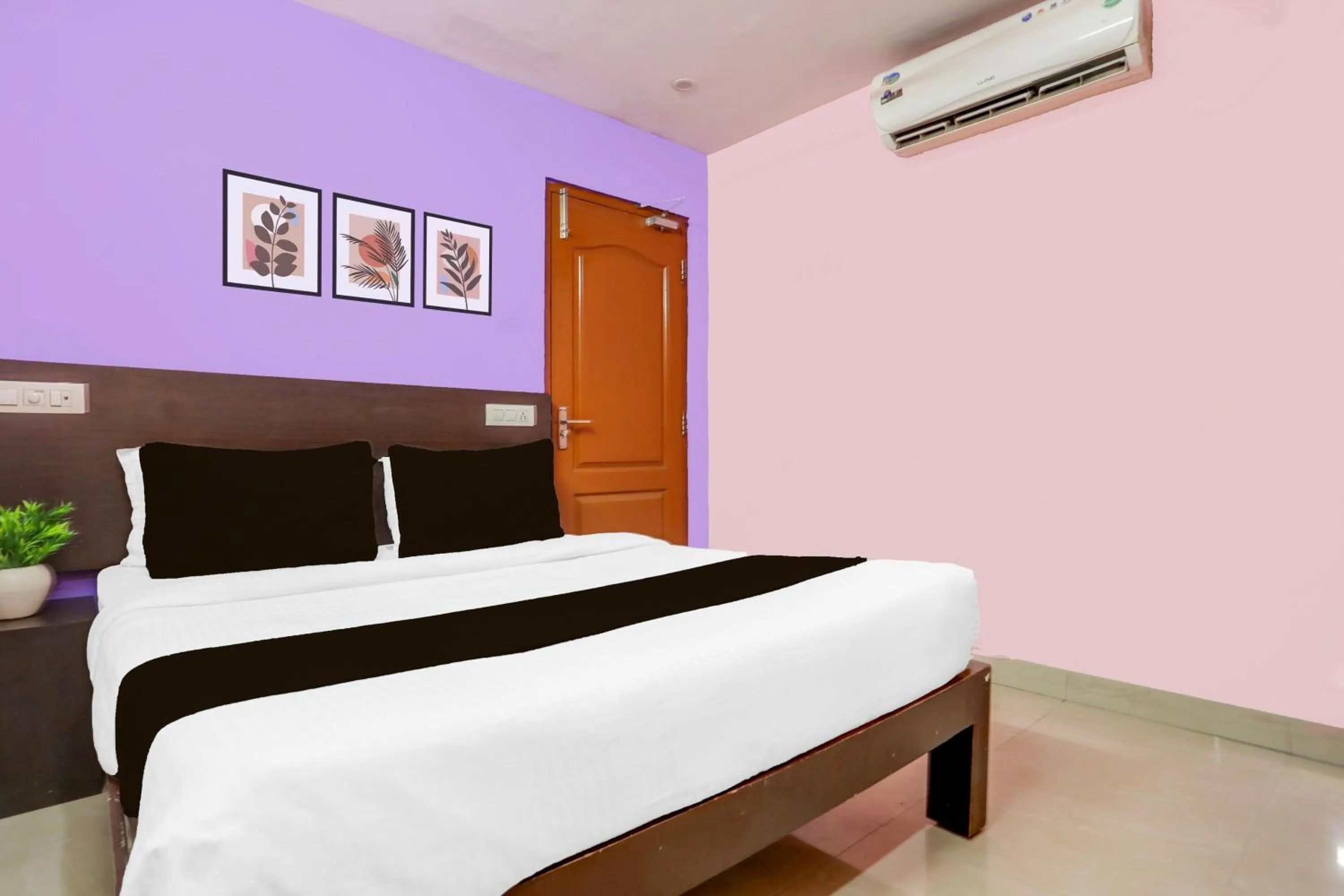 Bedroom, Bed in Super Hotel O Karakambadi Near Alipiri formerly BVN Grand