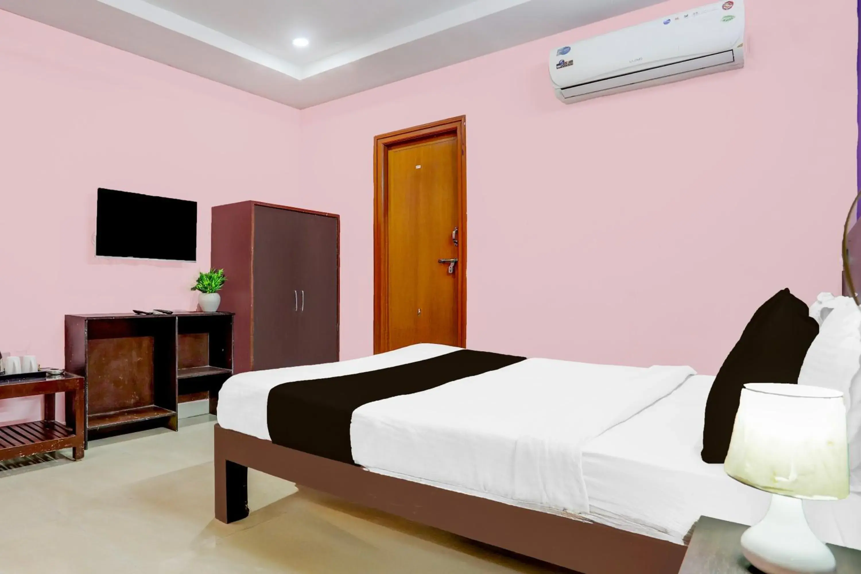 Classic Triple Room - single occupancy in Super Hotel O Karakambadi Near Alipiri formerly BVN Grand Classic Triple Room - single occupancy in Super Hotel O Karakambadi Near Alipiri formerly BVN Grand