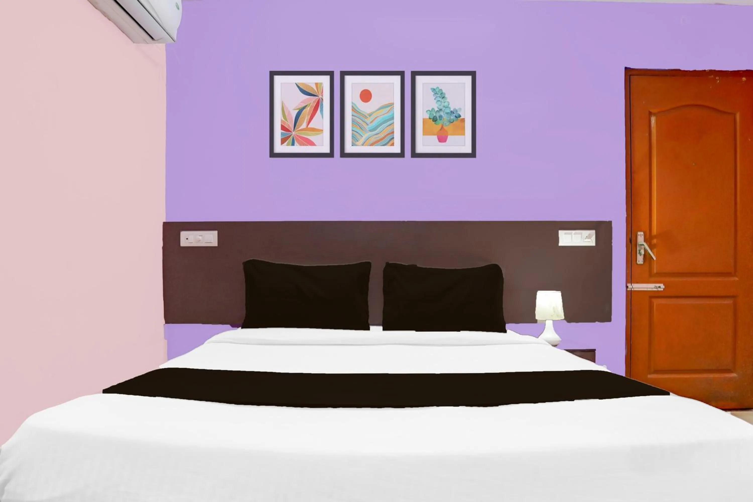 Bedroom, Bed in Super Hotel O Karakambadi Near Alipiri formerly BVN Grand