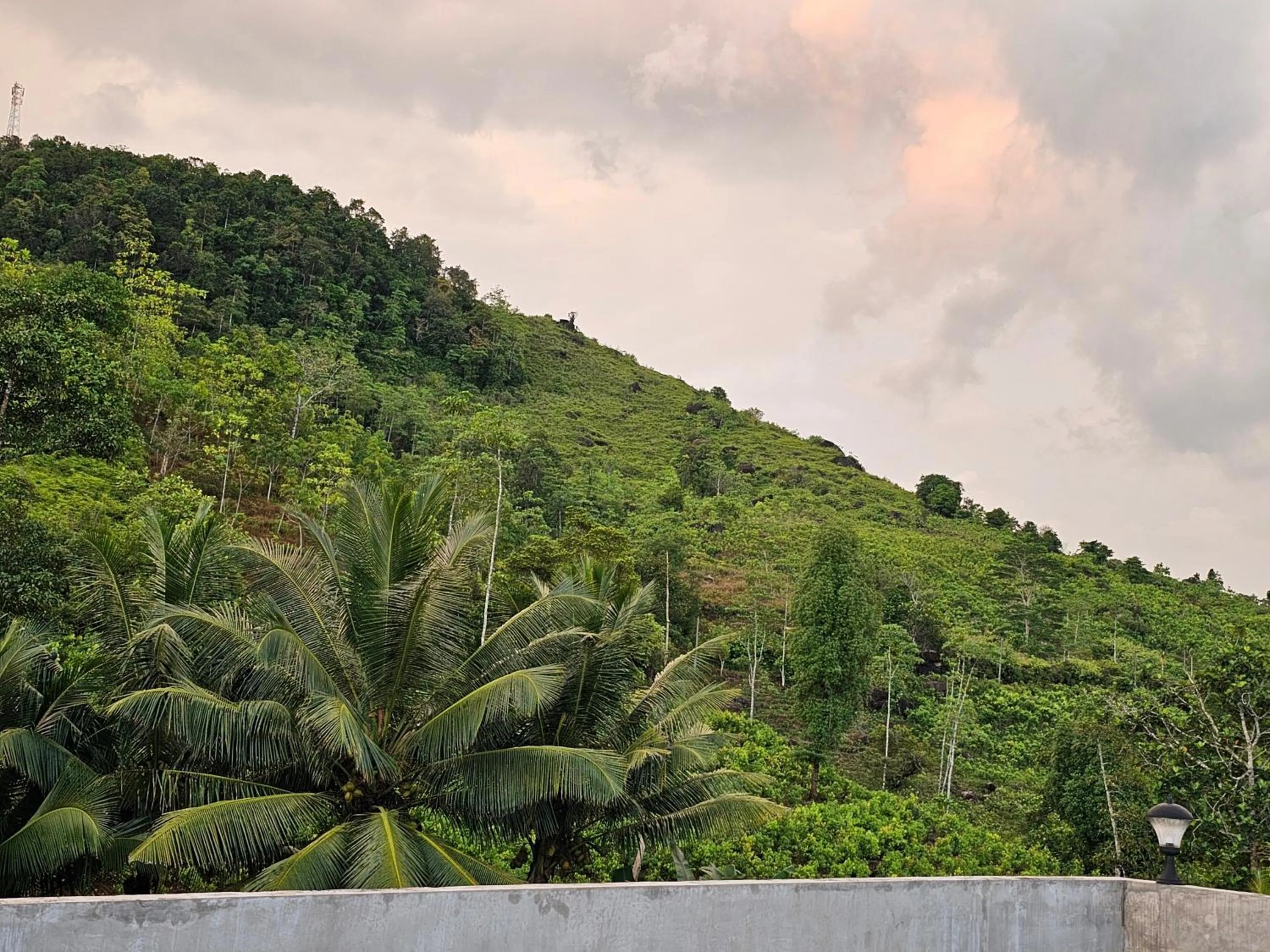 Hiking in Ellakanda Nature Villa