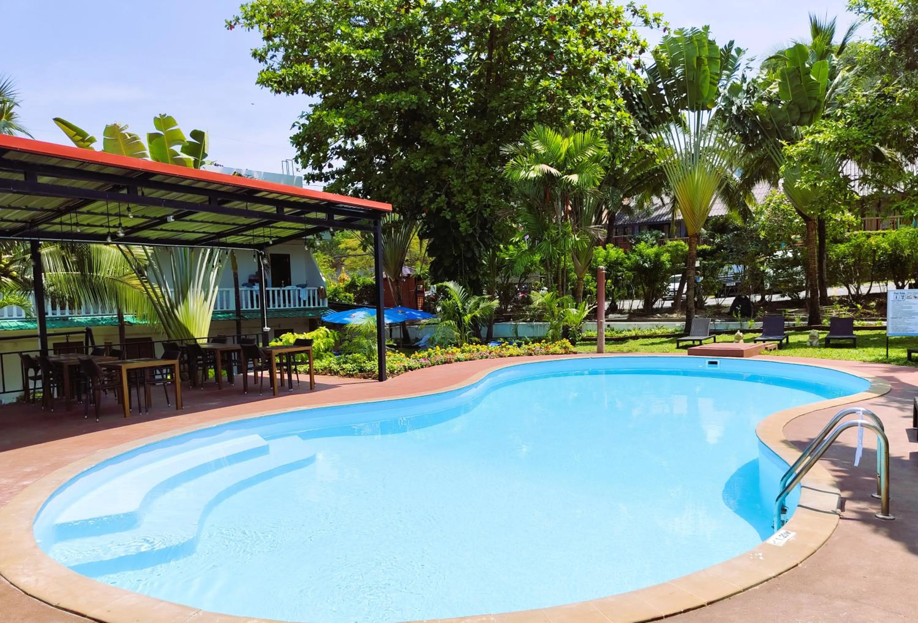 Swimming pool in Touch Sea Boutique Hotel&Bistro