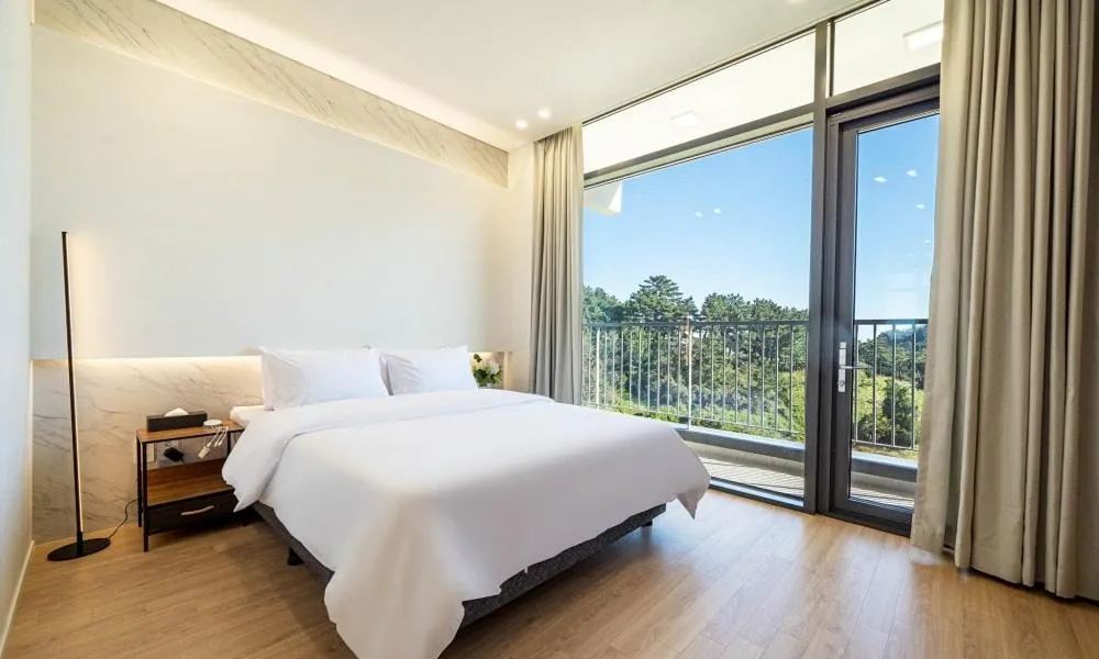 Bed in Hillsnorkelbeach hotel