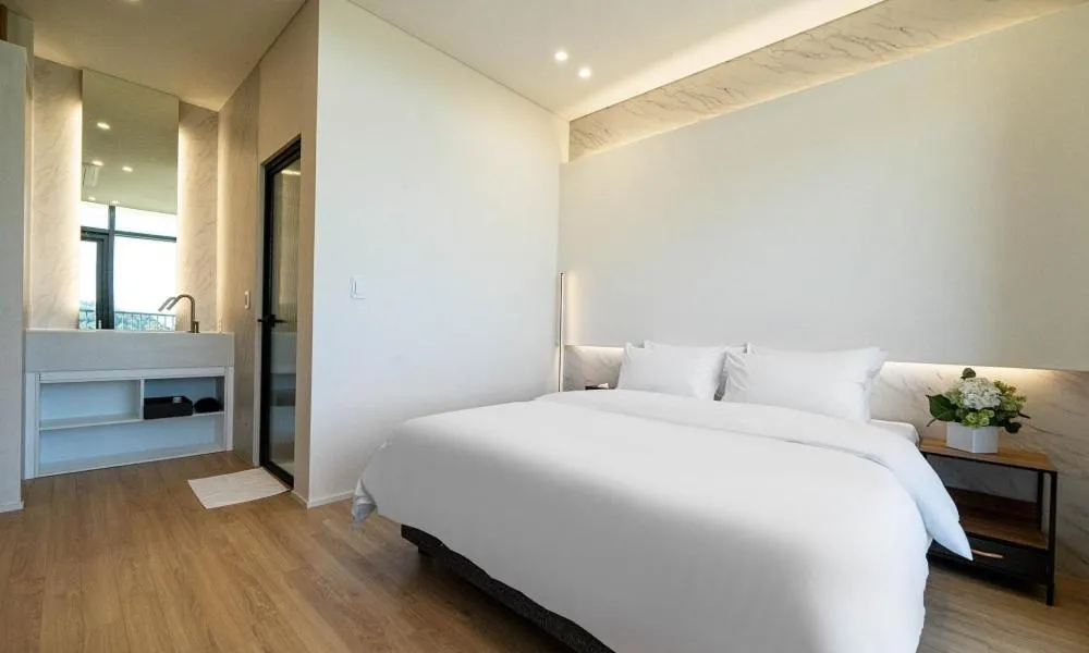 Bed in Hillsnorkelbeach hotel