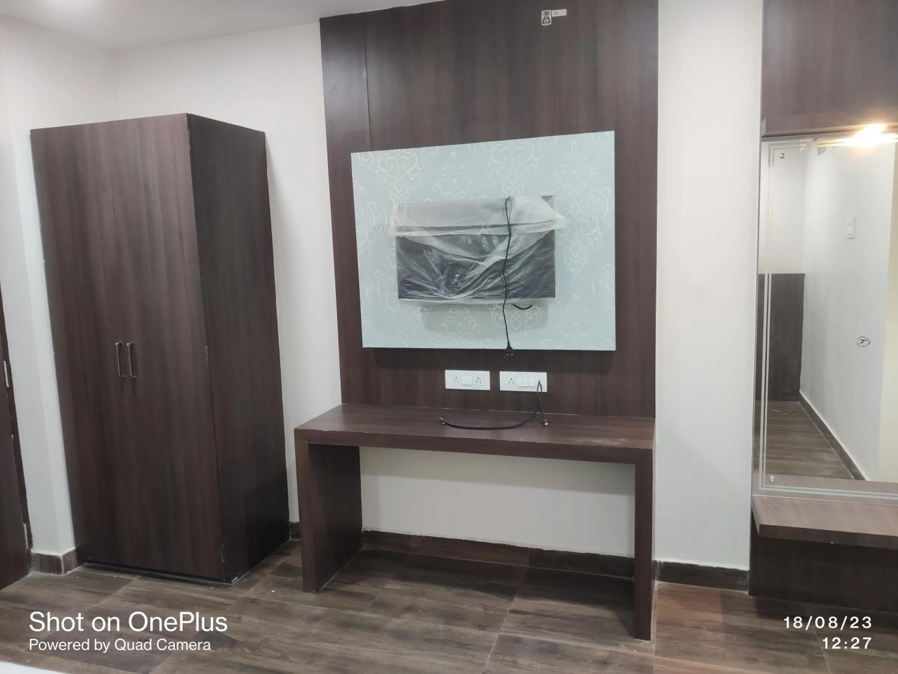 wardrobe in Hotel Praj Paradise