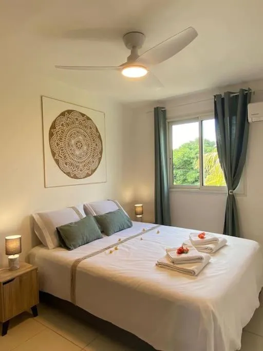 Bed in Villa Albizia 974 avec piscine et spa