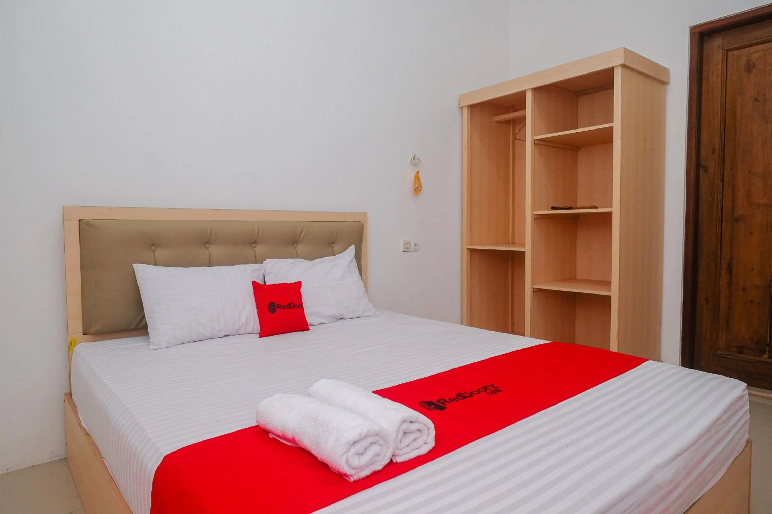 Bed in RedDoorz Syariah near Alun Alun Temanggung