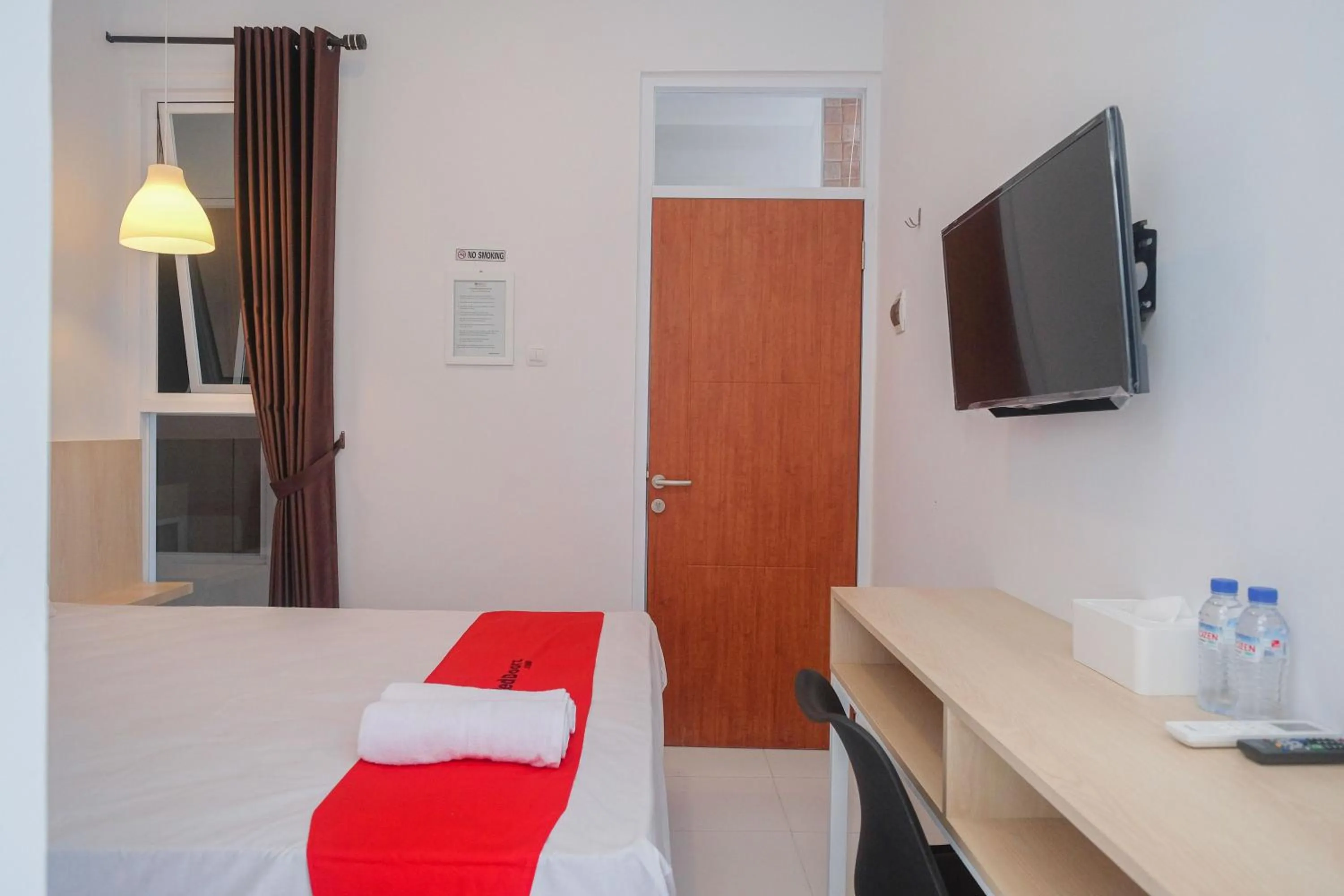 Bed in RedDoorz Syariah near Alun Alun Temanggung