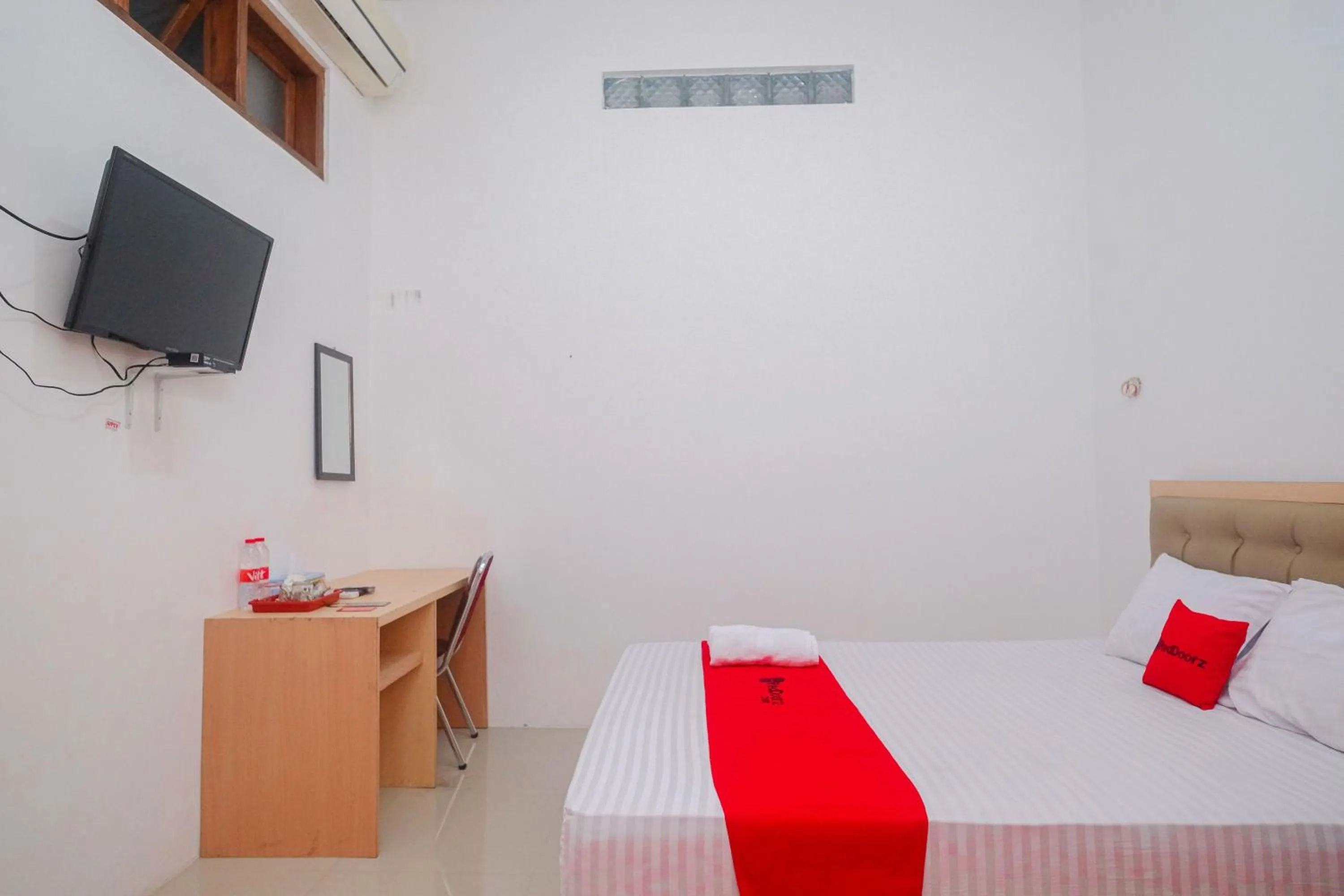 Bed in RedDoorz Syariah near Alun Alun Temanggung