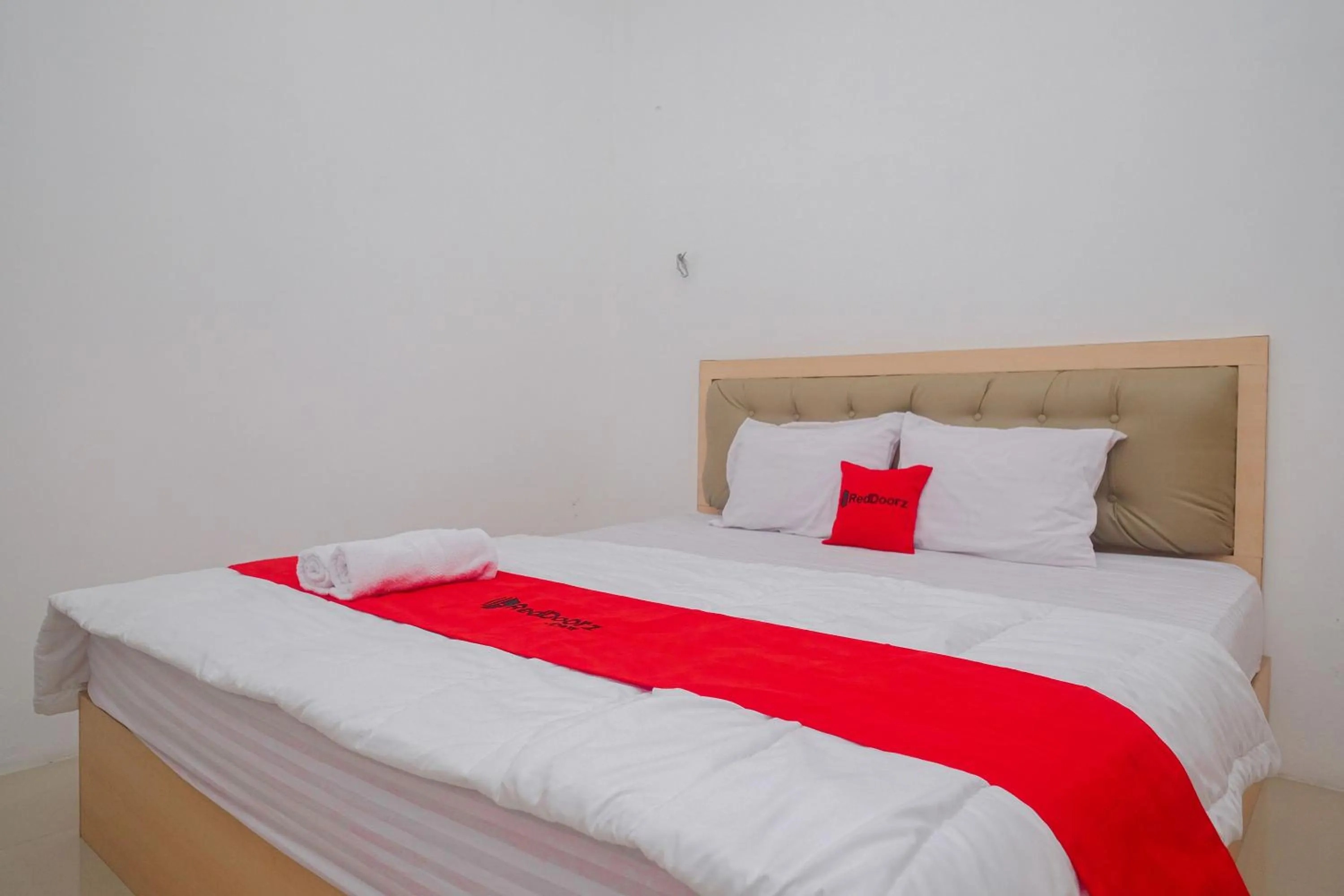 Bed in RedDoorz Syariah near Alun Alun Temanggung