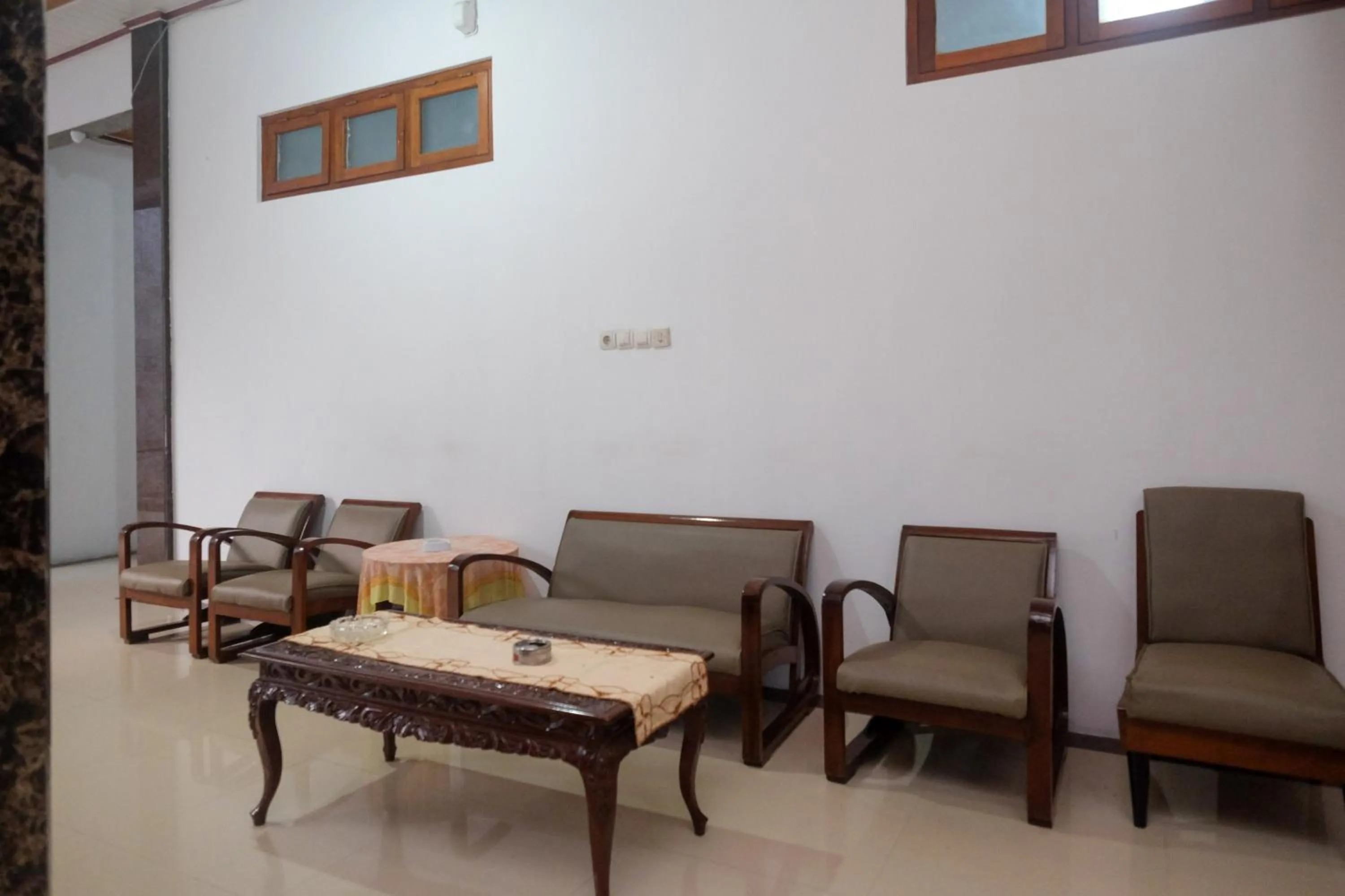 Seating area in RedDoorz Syariah near Alun Alun Temanggung