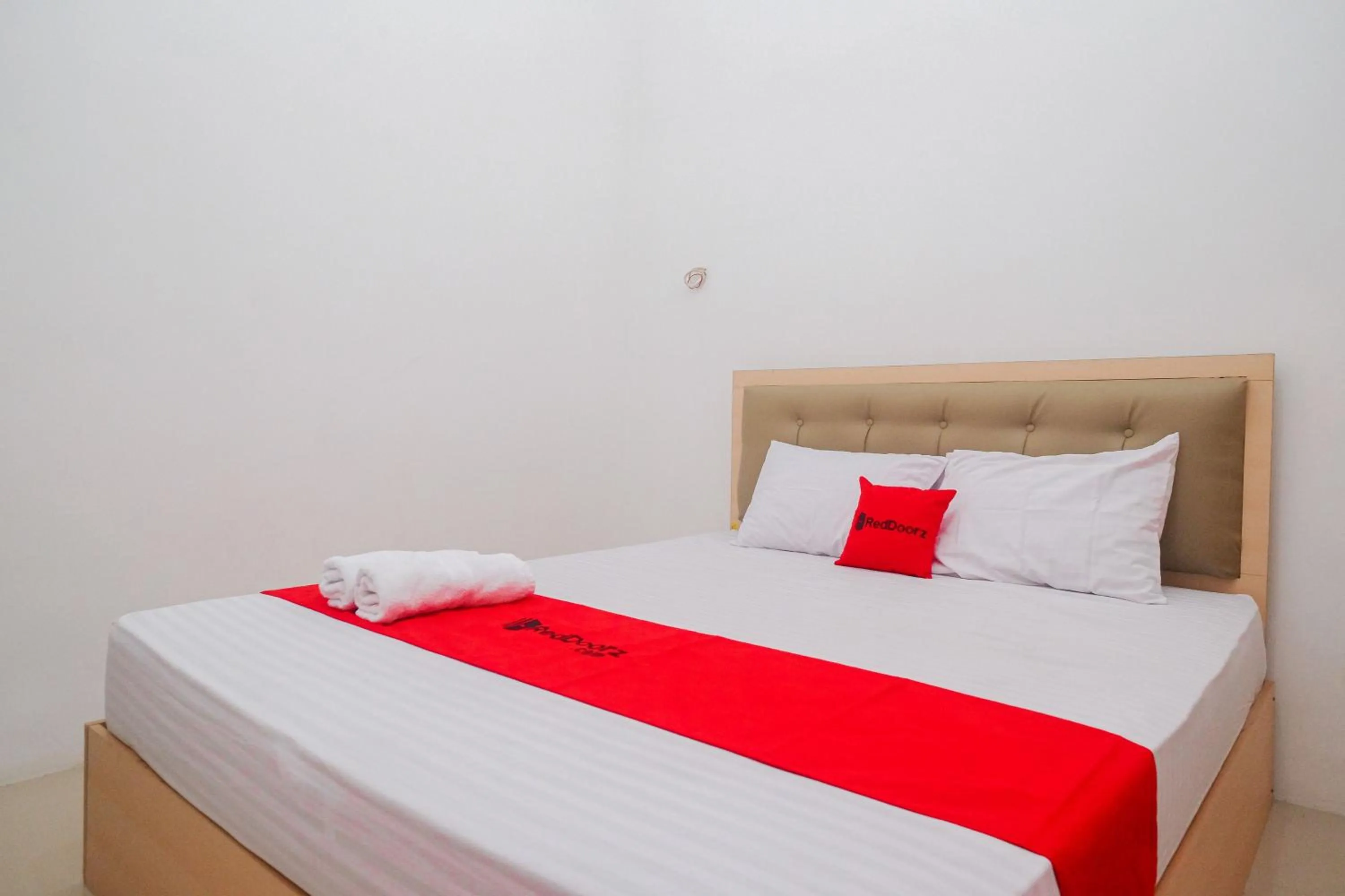 Bed in RedDoorz Syariah near Alun Alun Temanggung