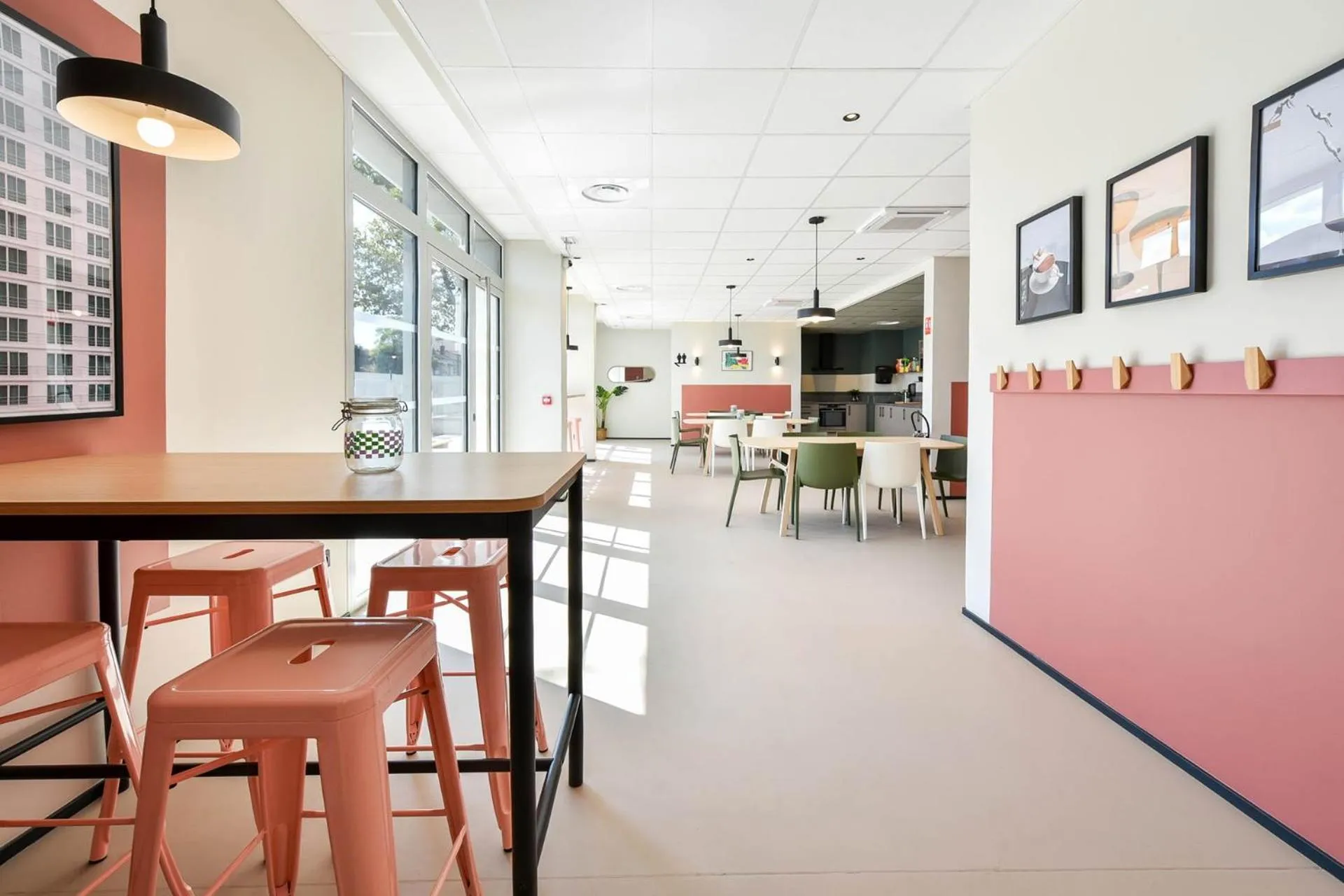 Communal lounge/ TV room in Appart'hôtel Toulouse Zénith