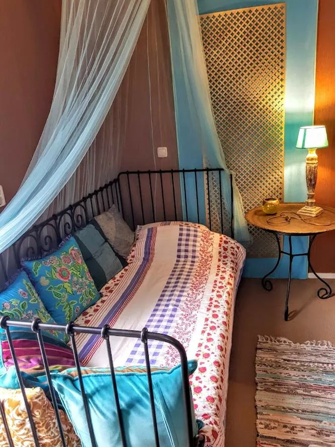 Photo of the whole room in B&B Villa de Thee Tuin