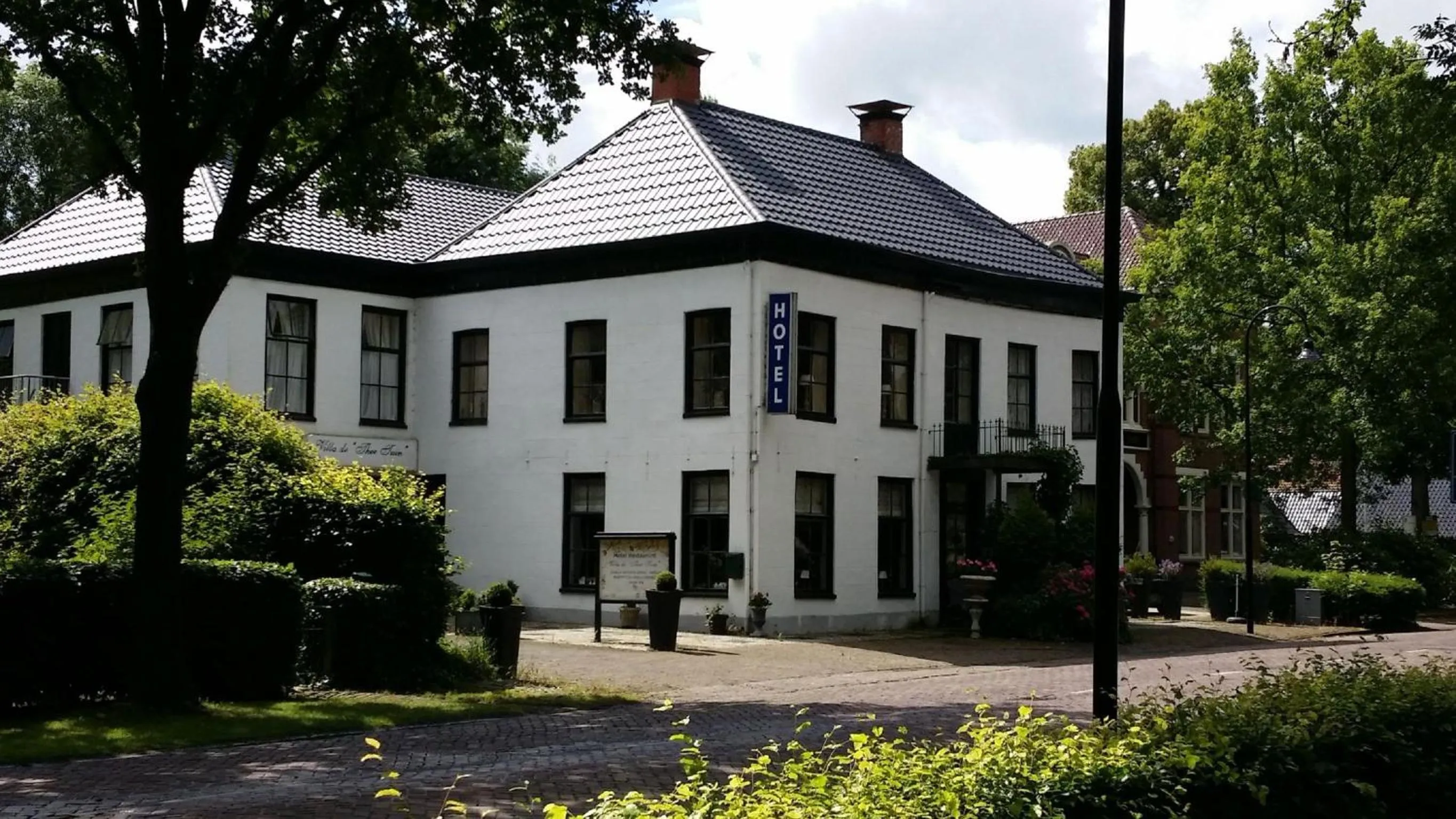 Facade/entrance in B&B Villa de Thee Tuin