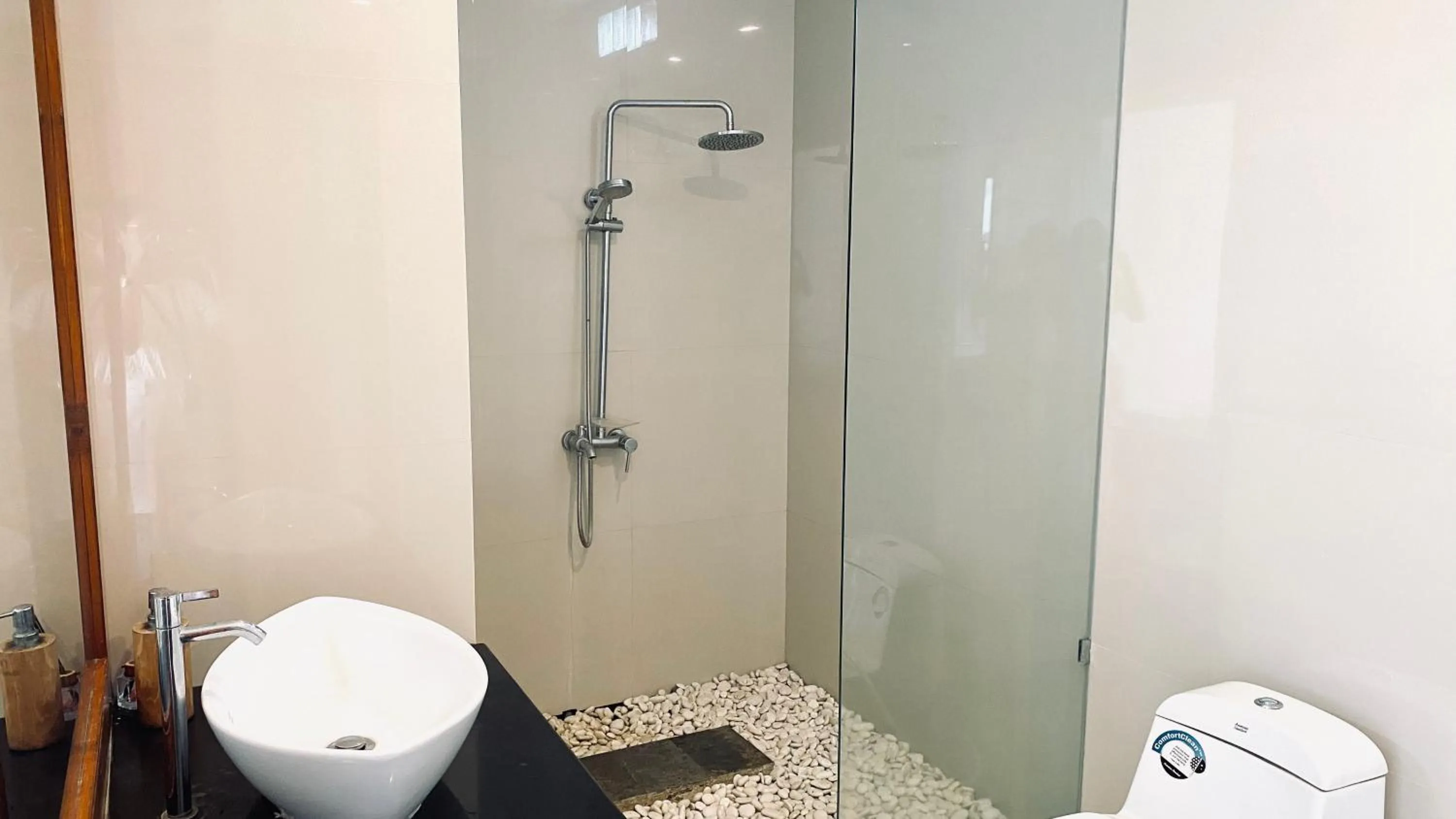 Shower in Sari Sky Bali