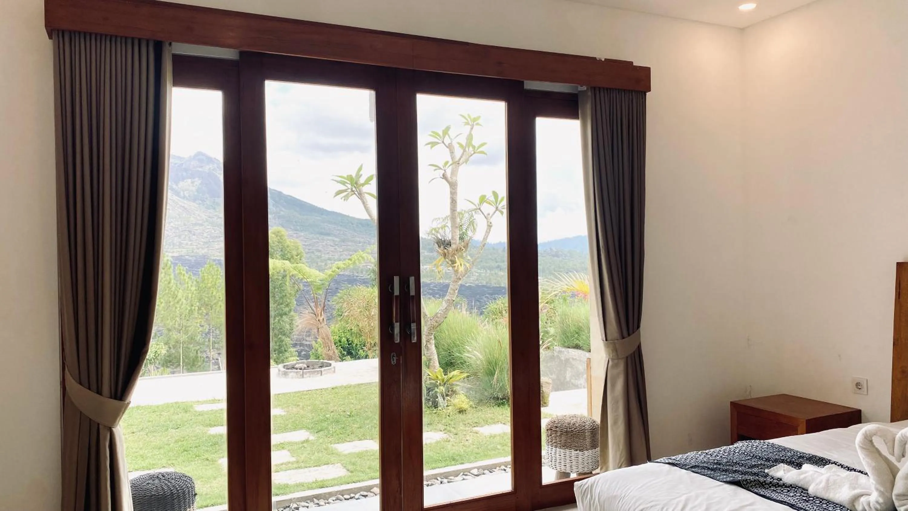 Mountain view, Bed in Sari Sky Bali