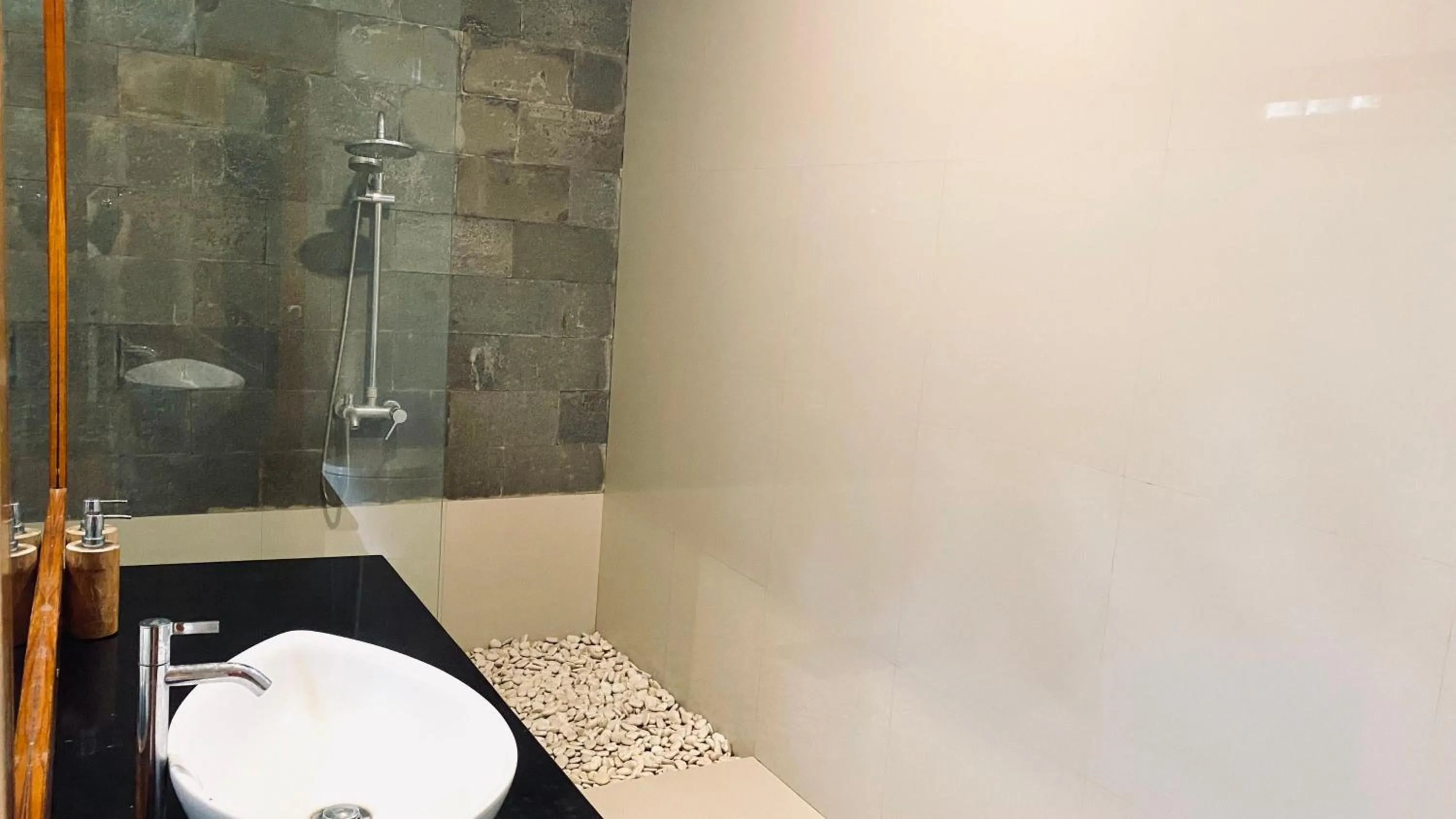 Shower in Sari Sky Bali