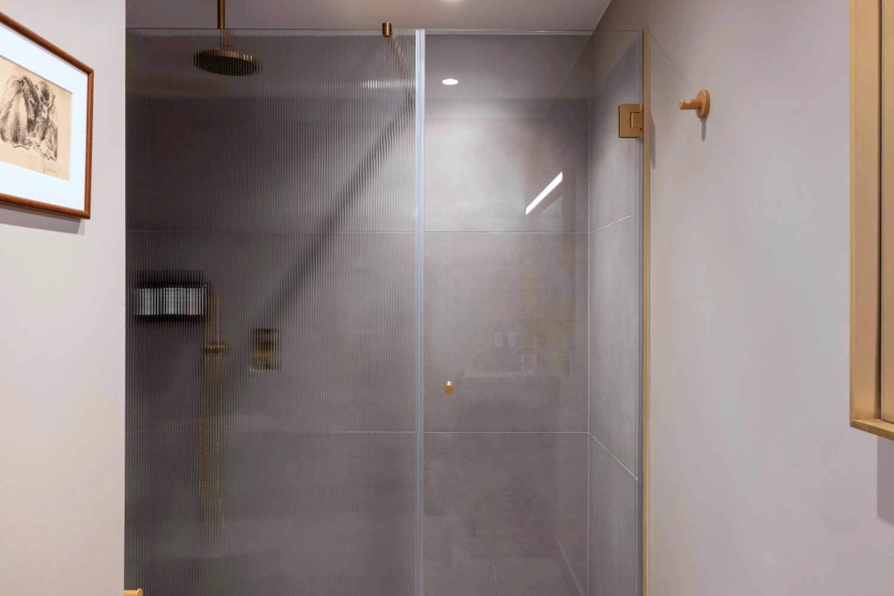 Shower in Hôtel Pilgrim