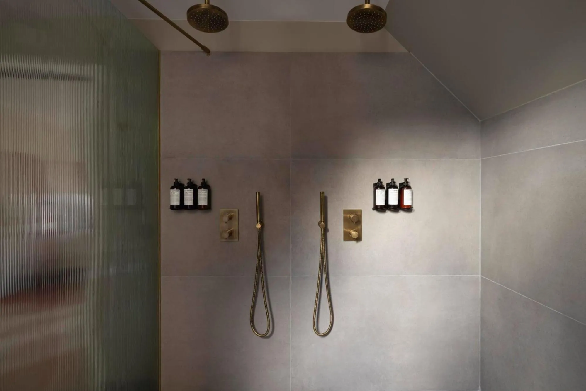 Shower in Hôtel Pilgrim