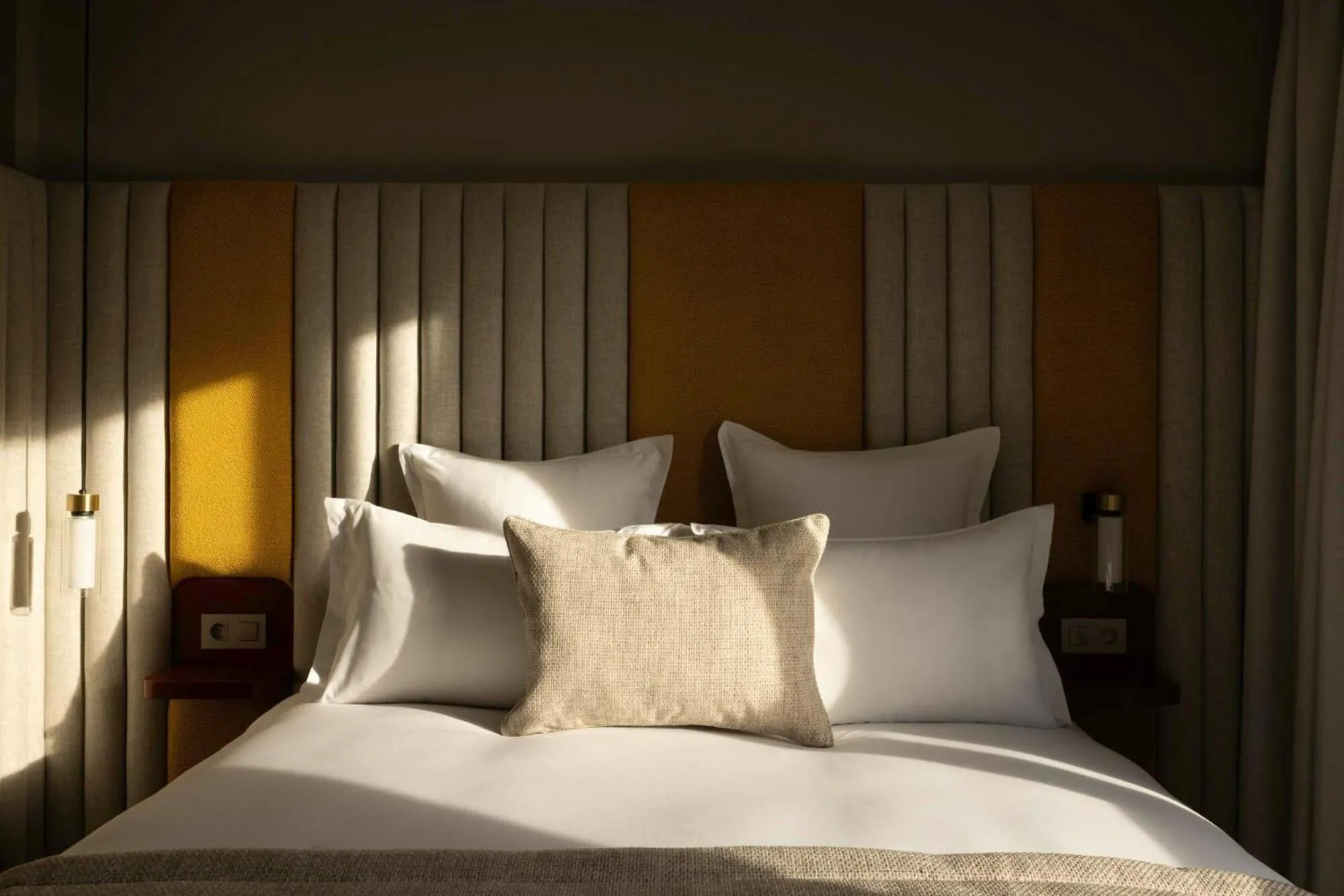 Bedroom, Bed in Hôtel Pilgrim