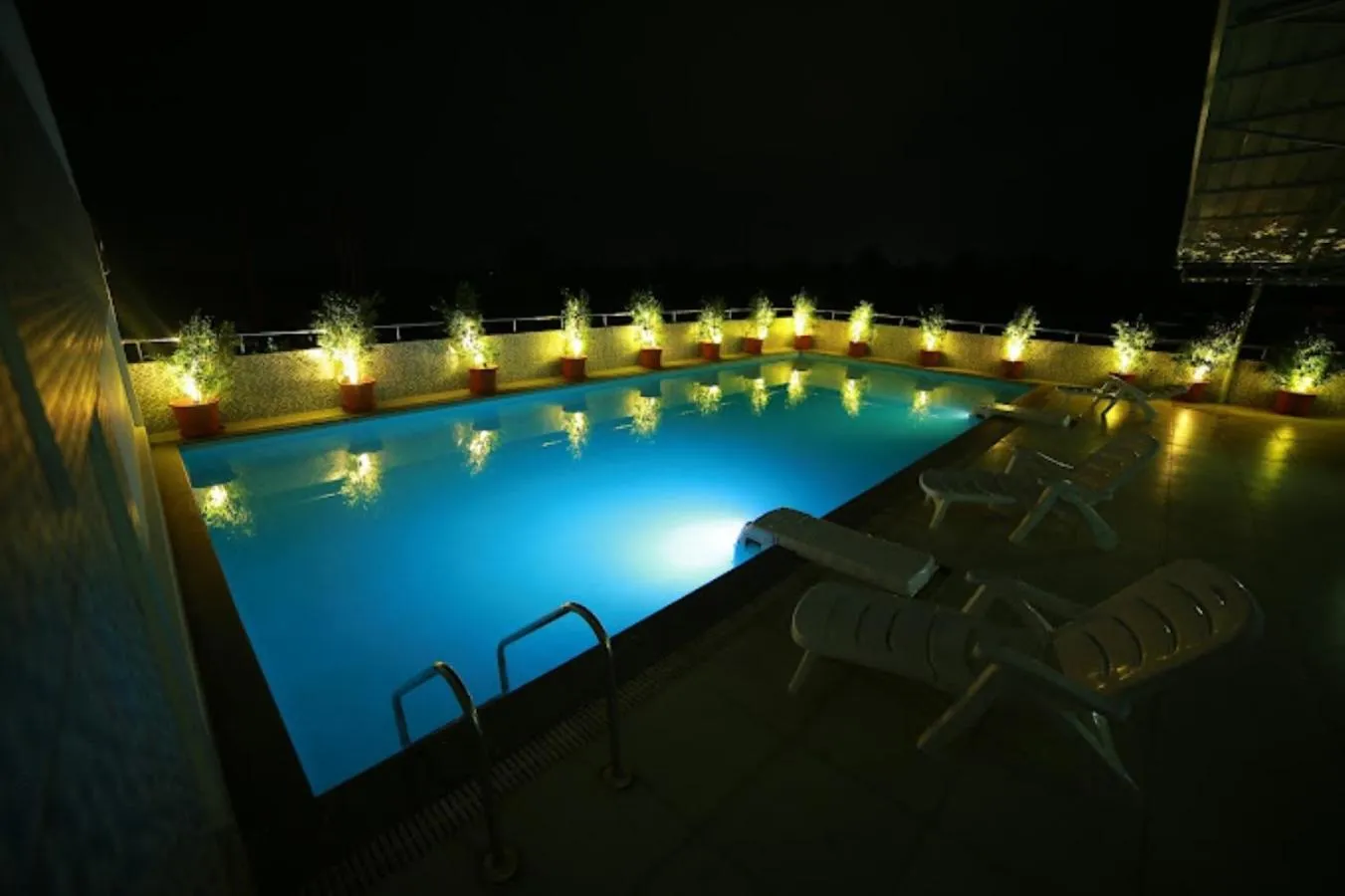 Swimming pool in Nakshatra Emerald