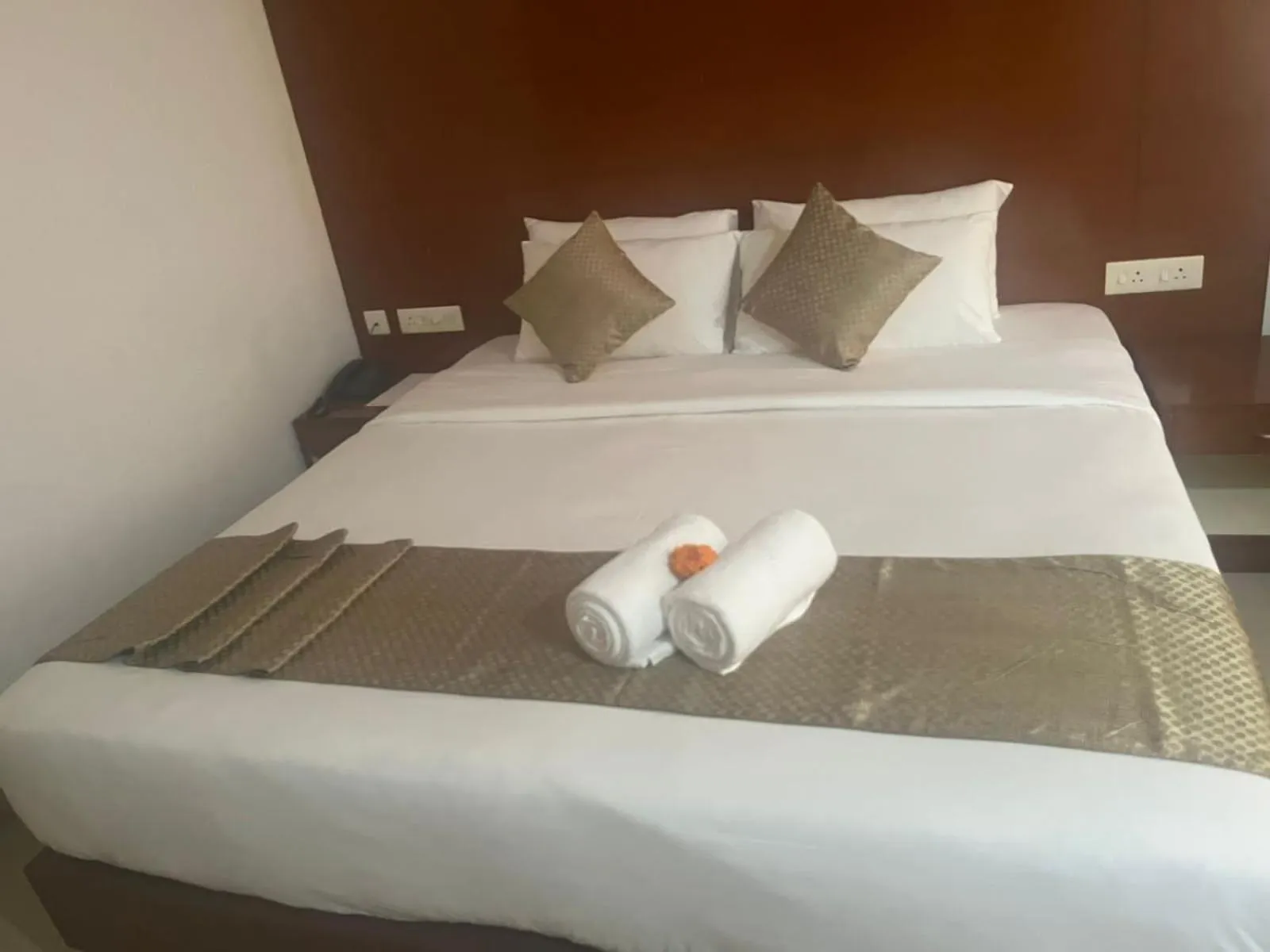 Bed in Nakshatra Emerald