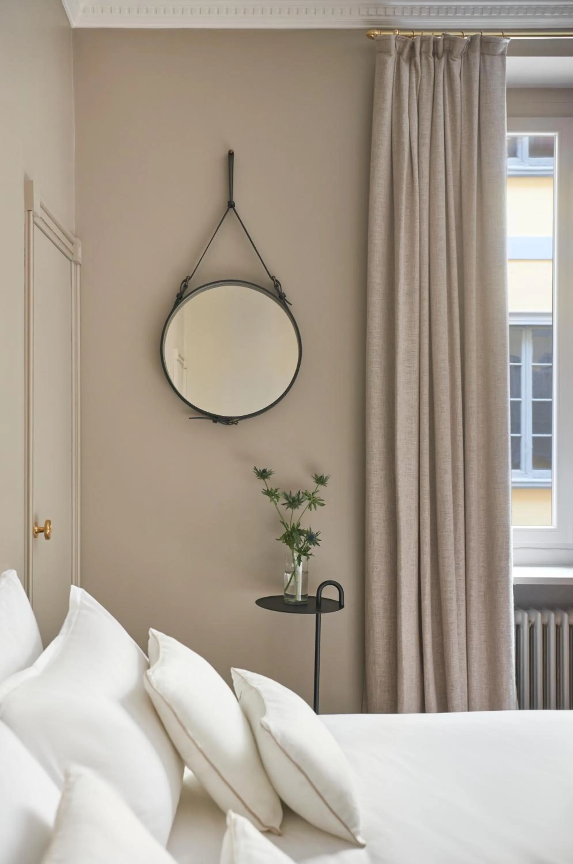 Decorative detail, Bed in Crossing Manzoni