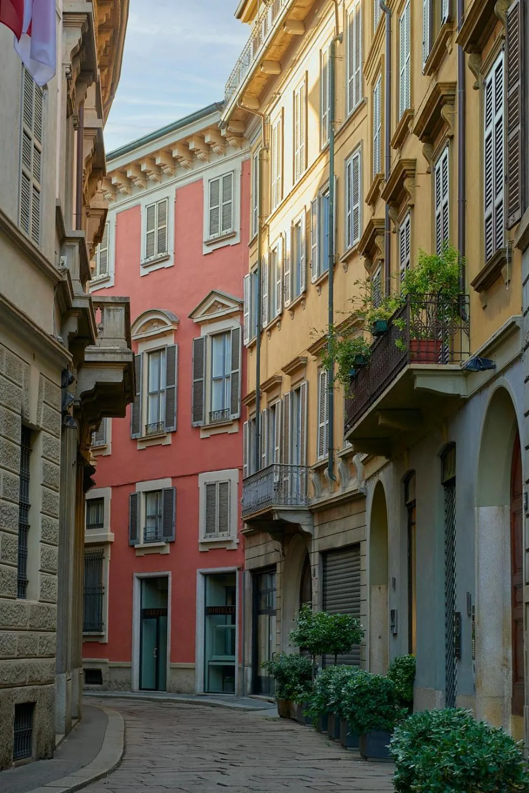 Property building in Crossing Manzoni