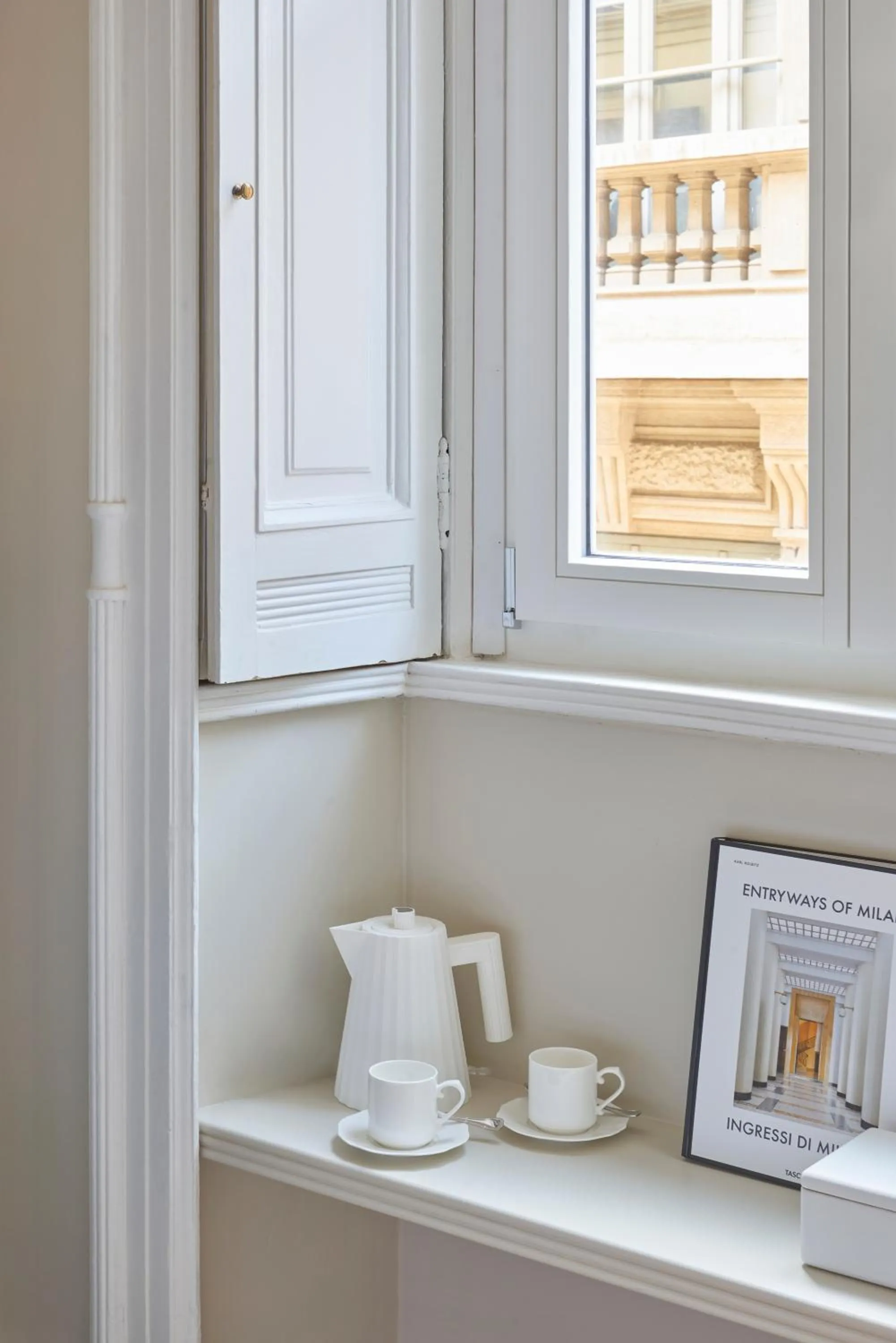 Coffee/tea facilities in Crossing Manzoni