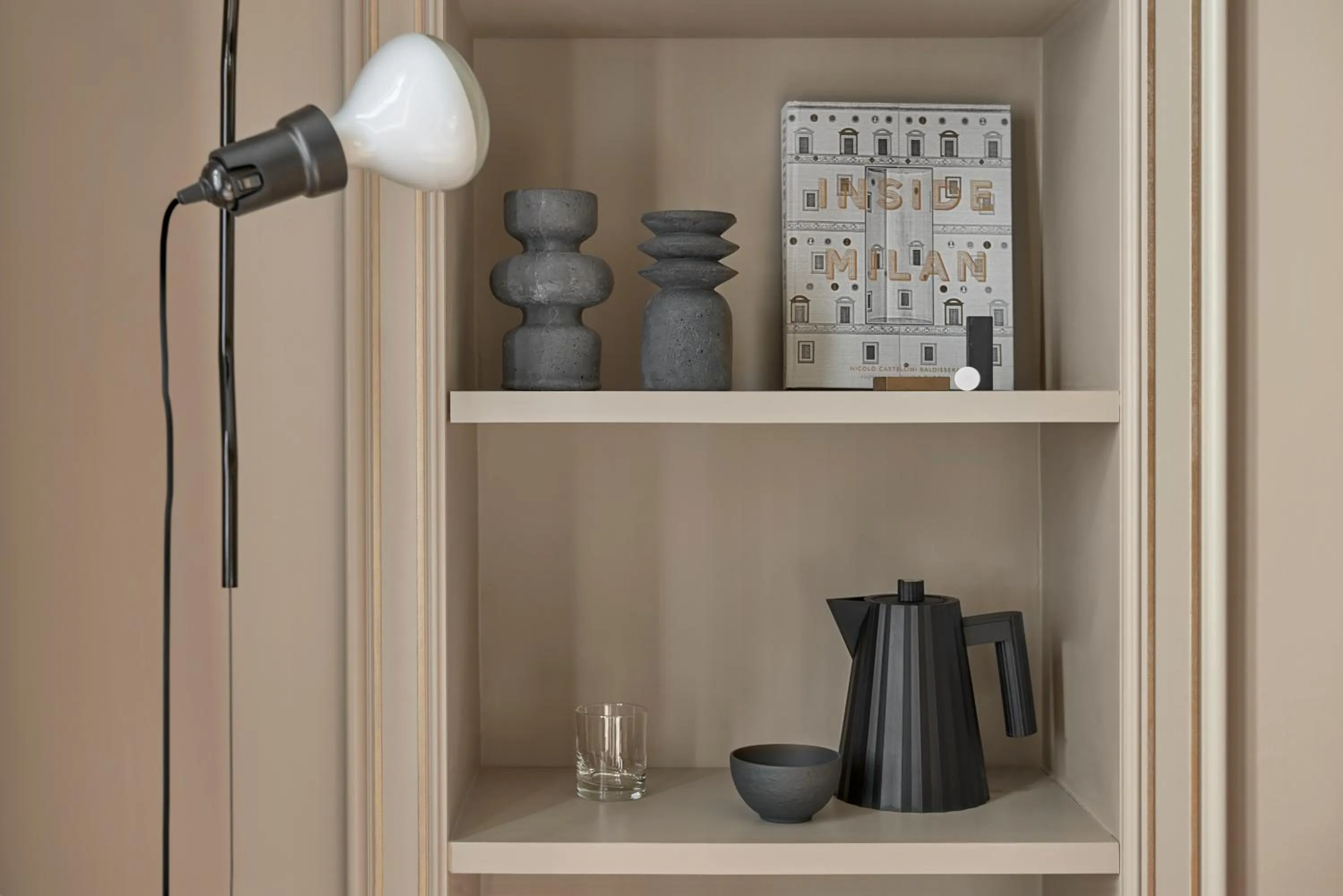 Decorative detail in Crossing Manzoni