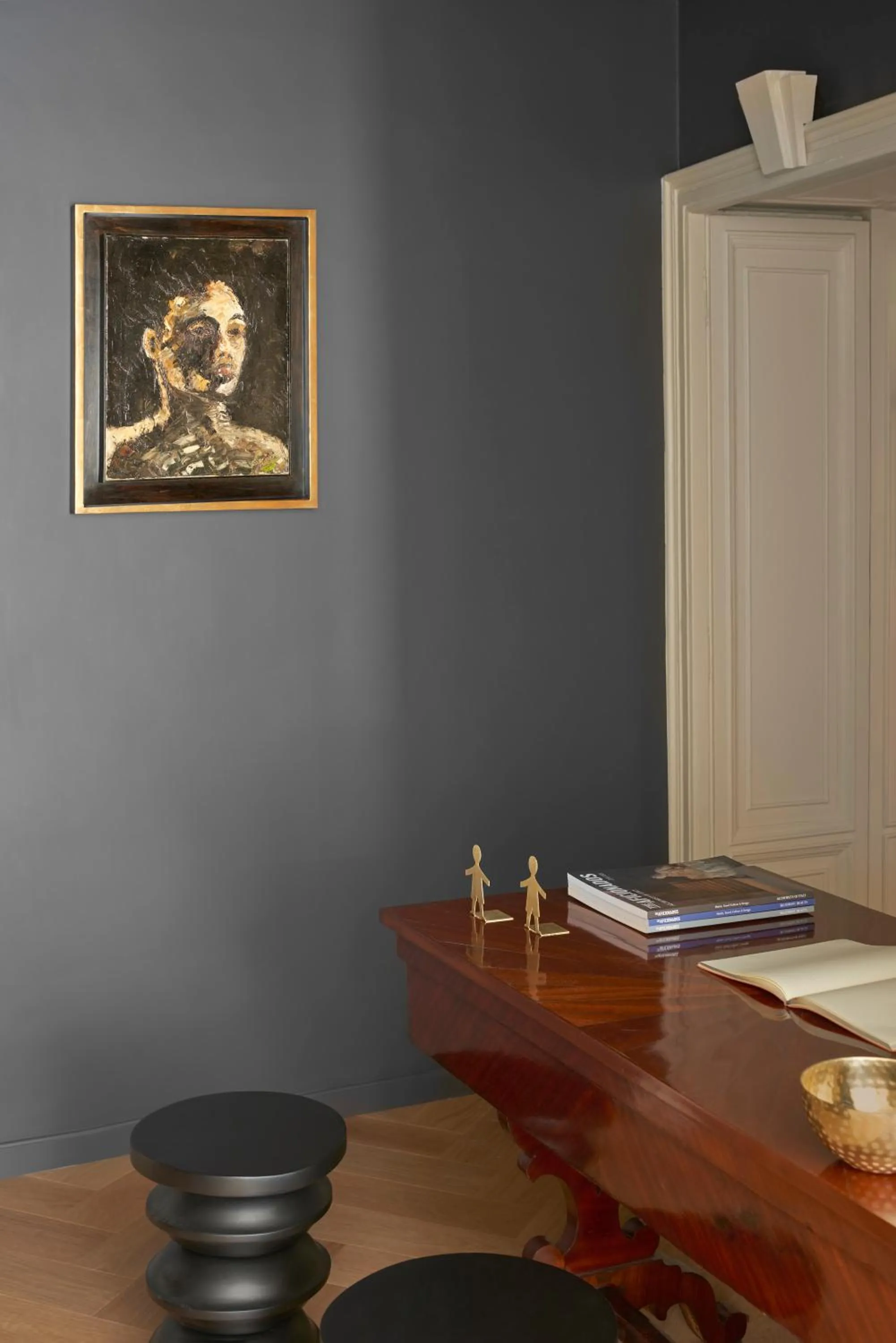 Decorative detail in Crossing Manzoni