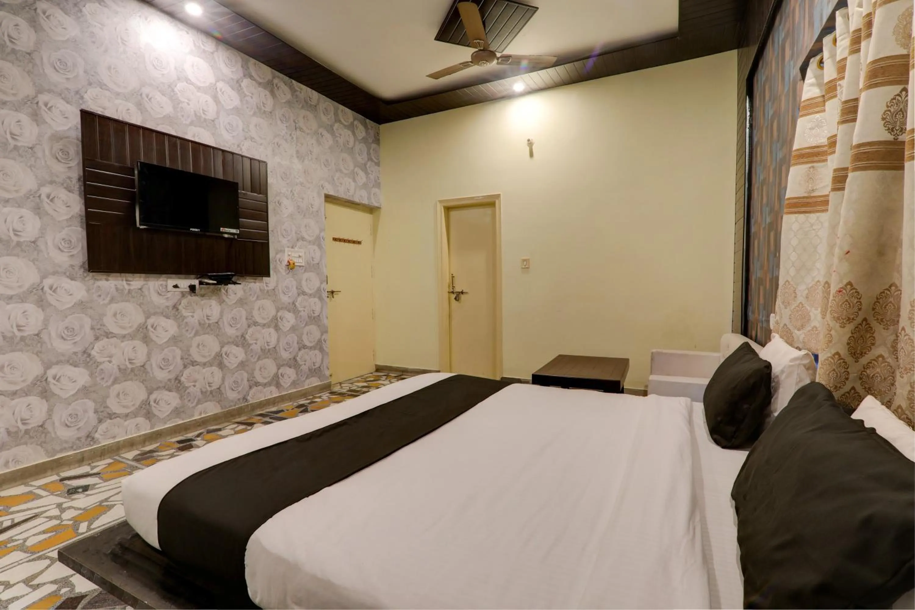 Bedroom, Bed in Hotel O Flagship Adbhut Moment Hotel