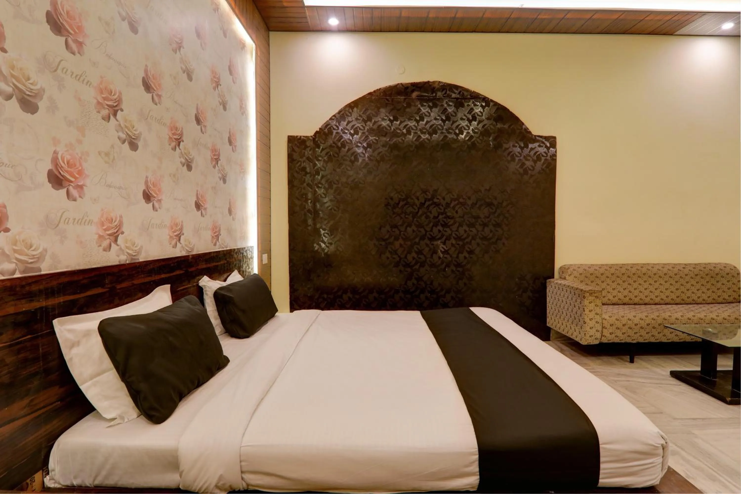 Bedroom, Bed in Hotel O Flagship Adbhut Moment Hotel