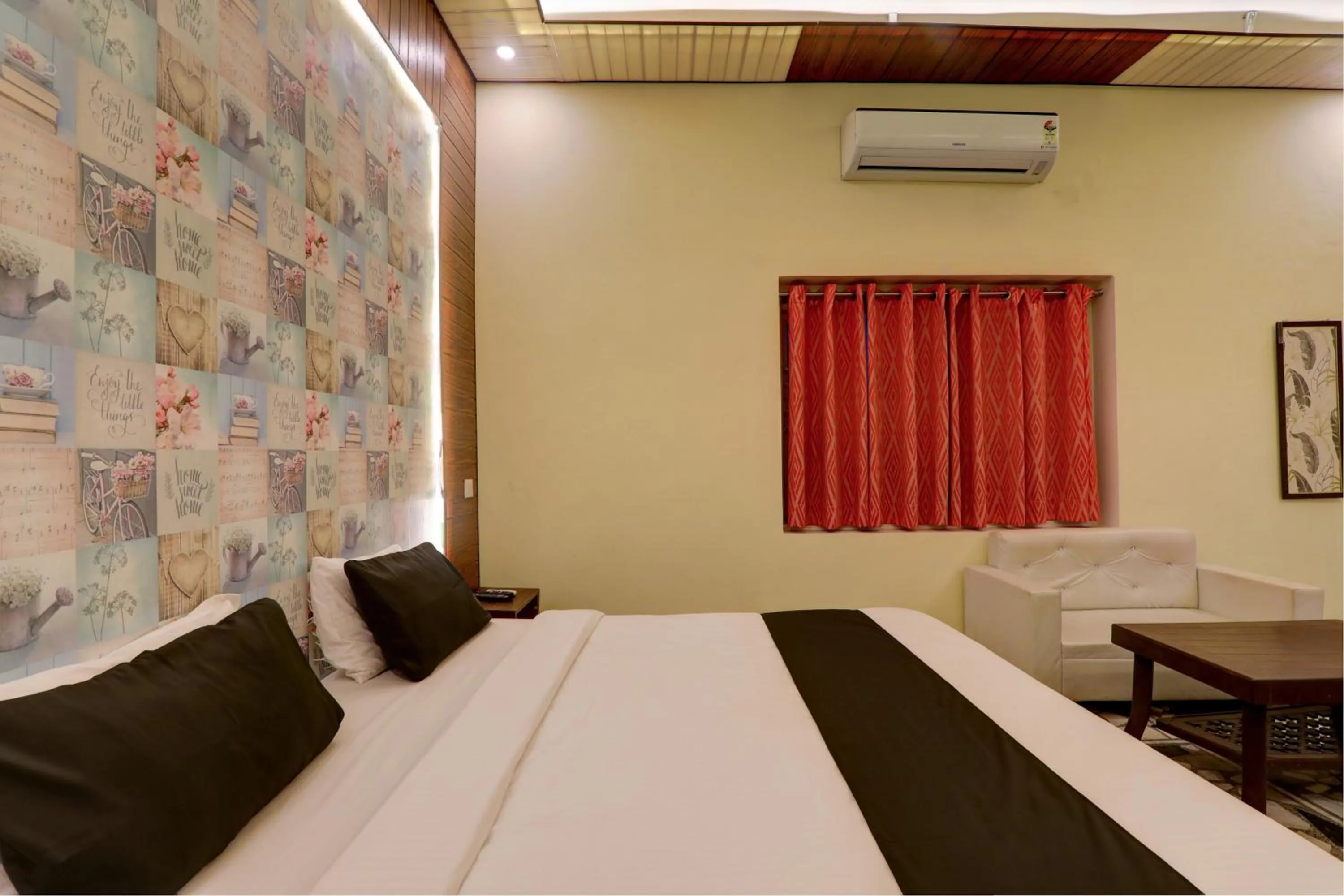 Bathroom, Bed in Hotel O Flagship Adbhut Moment Hotel