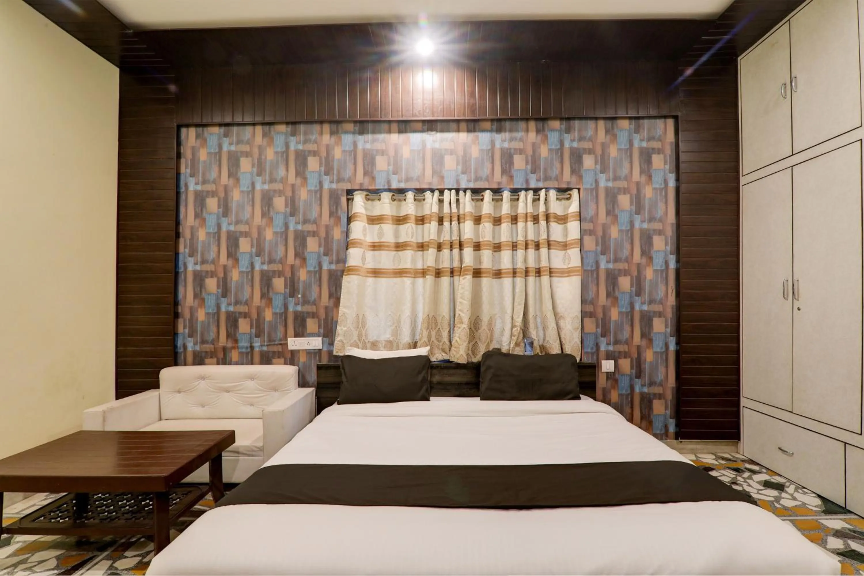 Bedroom, Bed in Hotel O Flagship Adbhut Moment Hotel