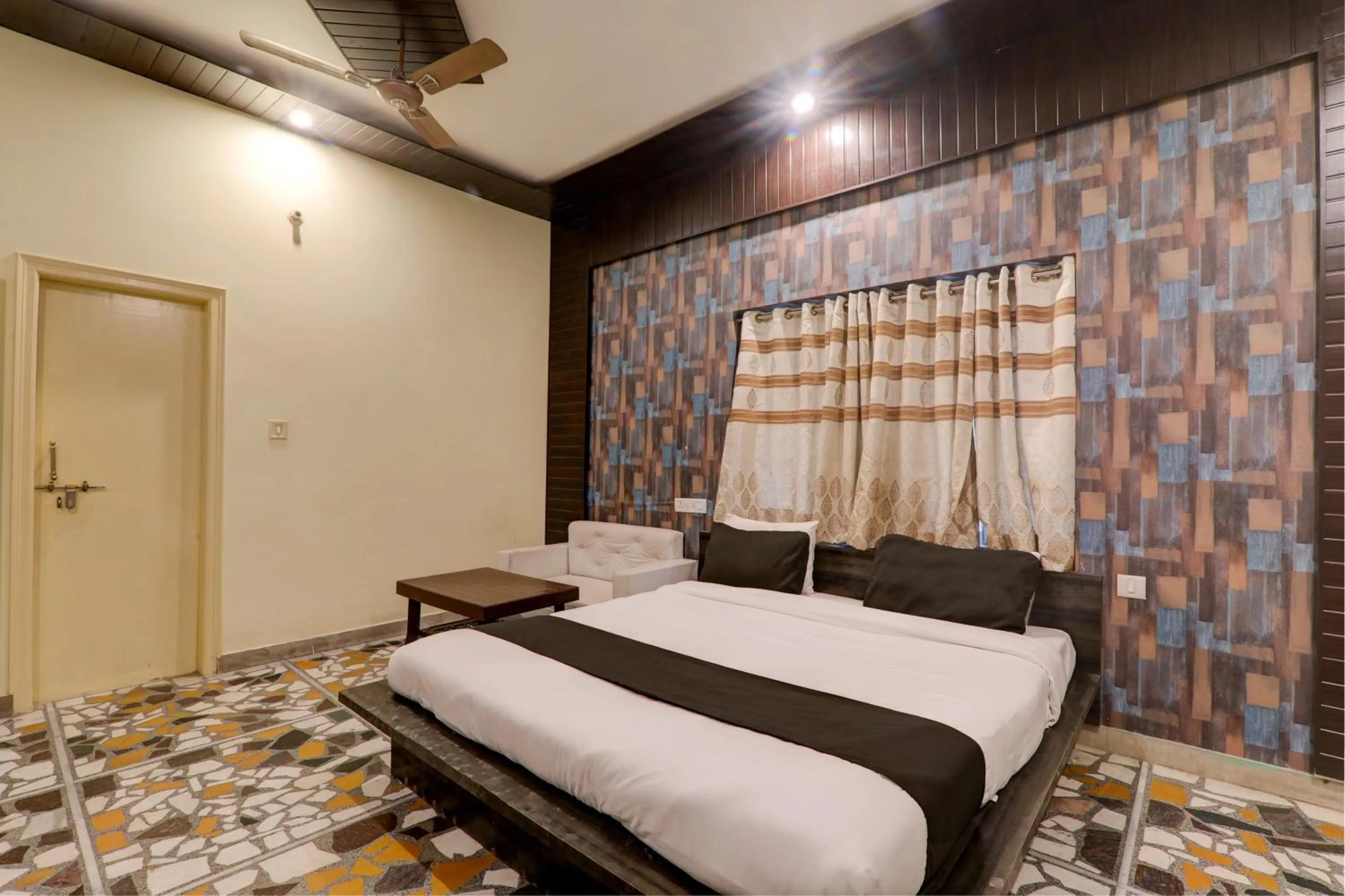 Bedroom, Bed in Hotel O Flagship Adbhut Moment Hotel