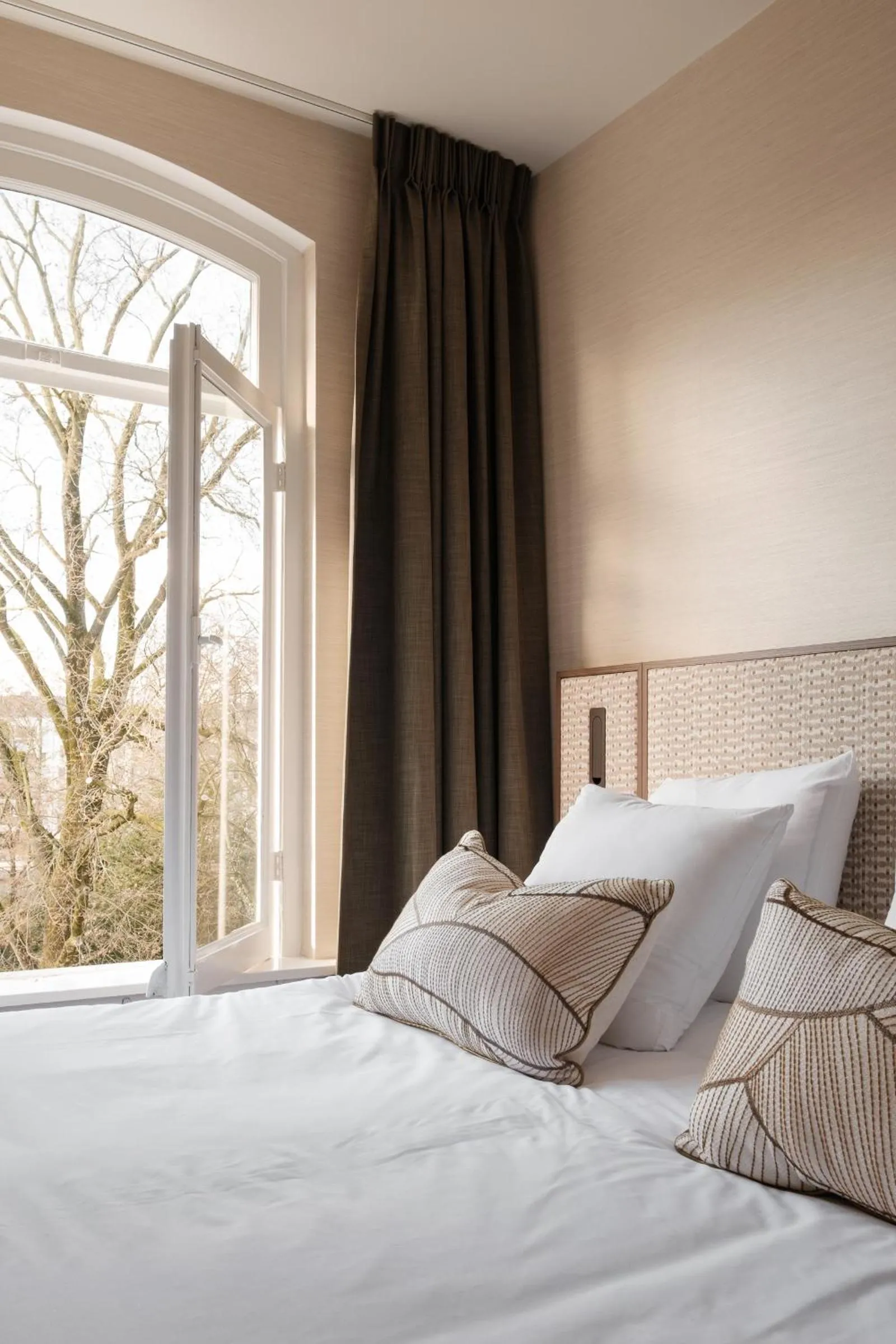 Bed in Parklane Hotel