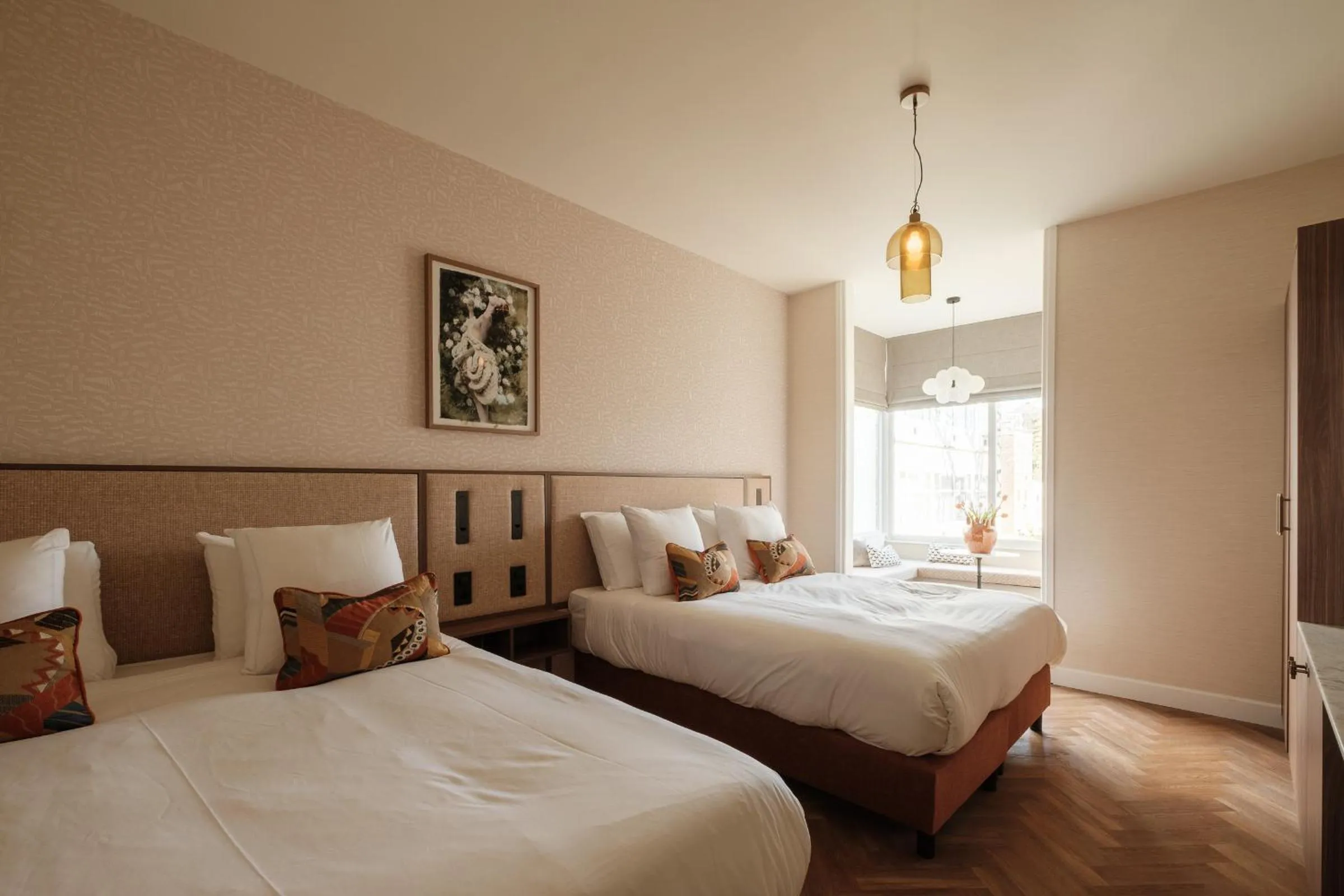 Bed in Parklane Hotel